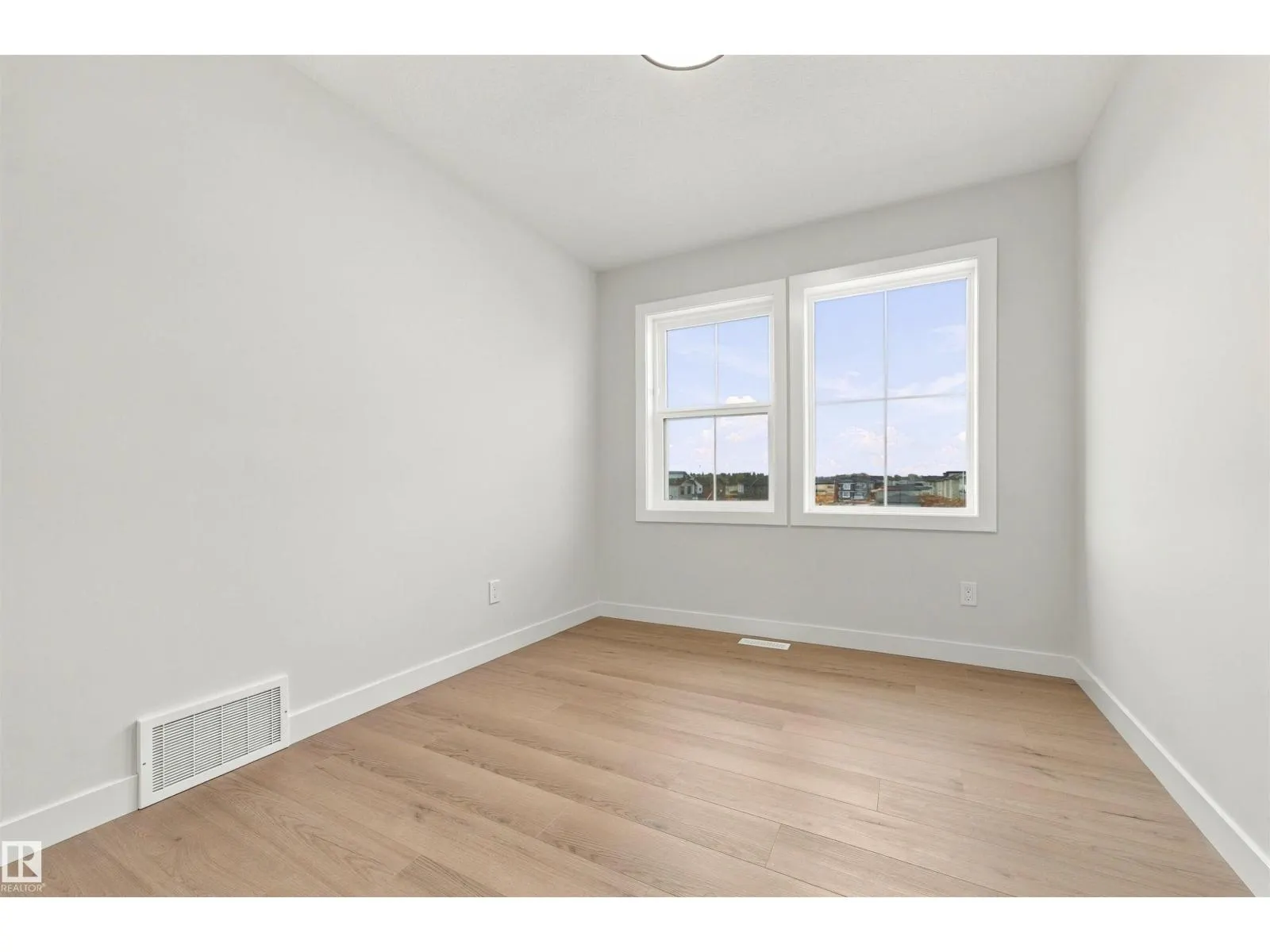 3805 38 Ave