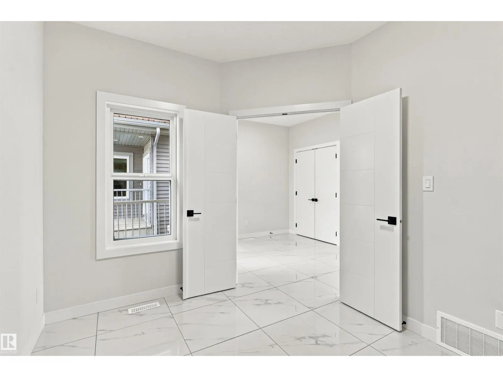 3805 38 Ave