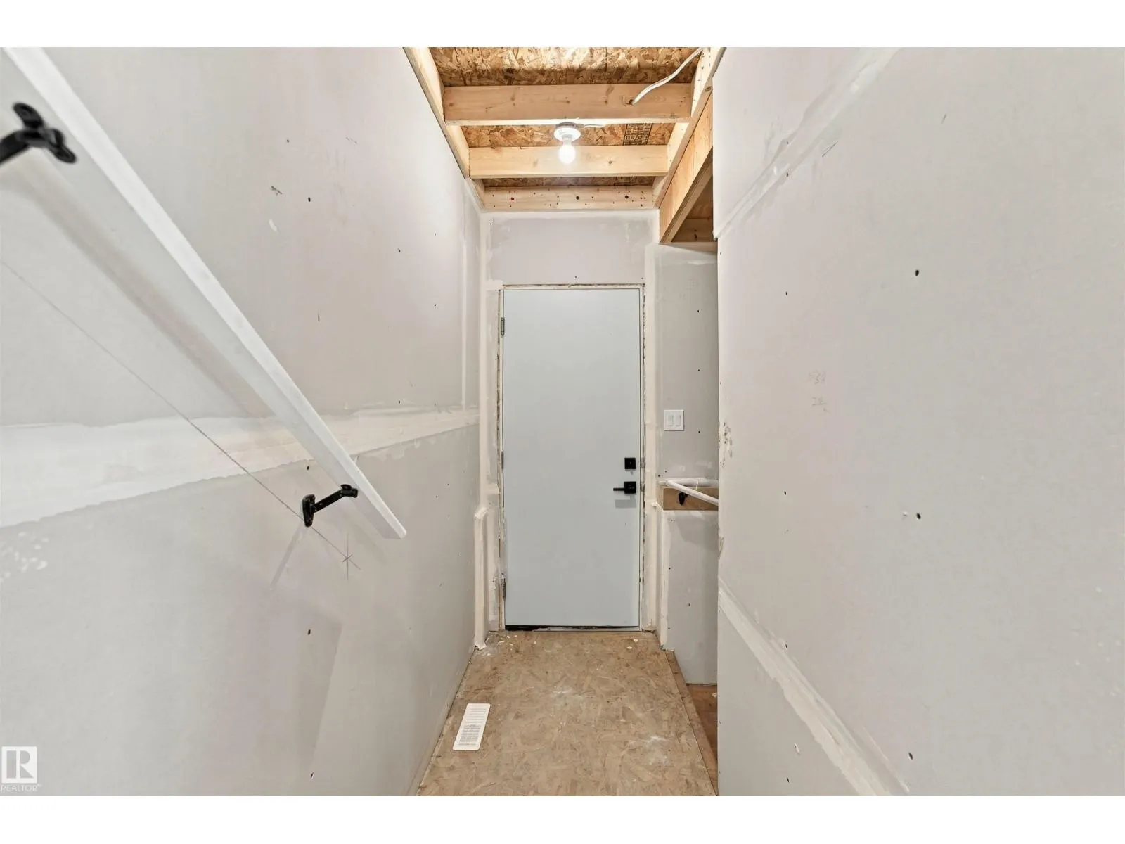 3805 38 Ave
