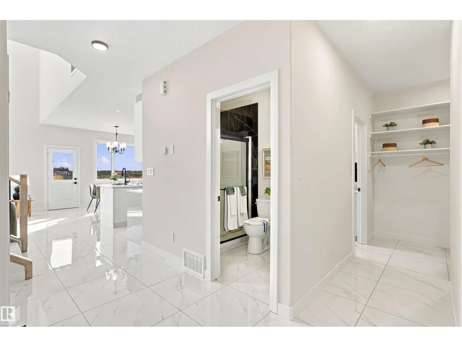 3805 38 Ave