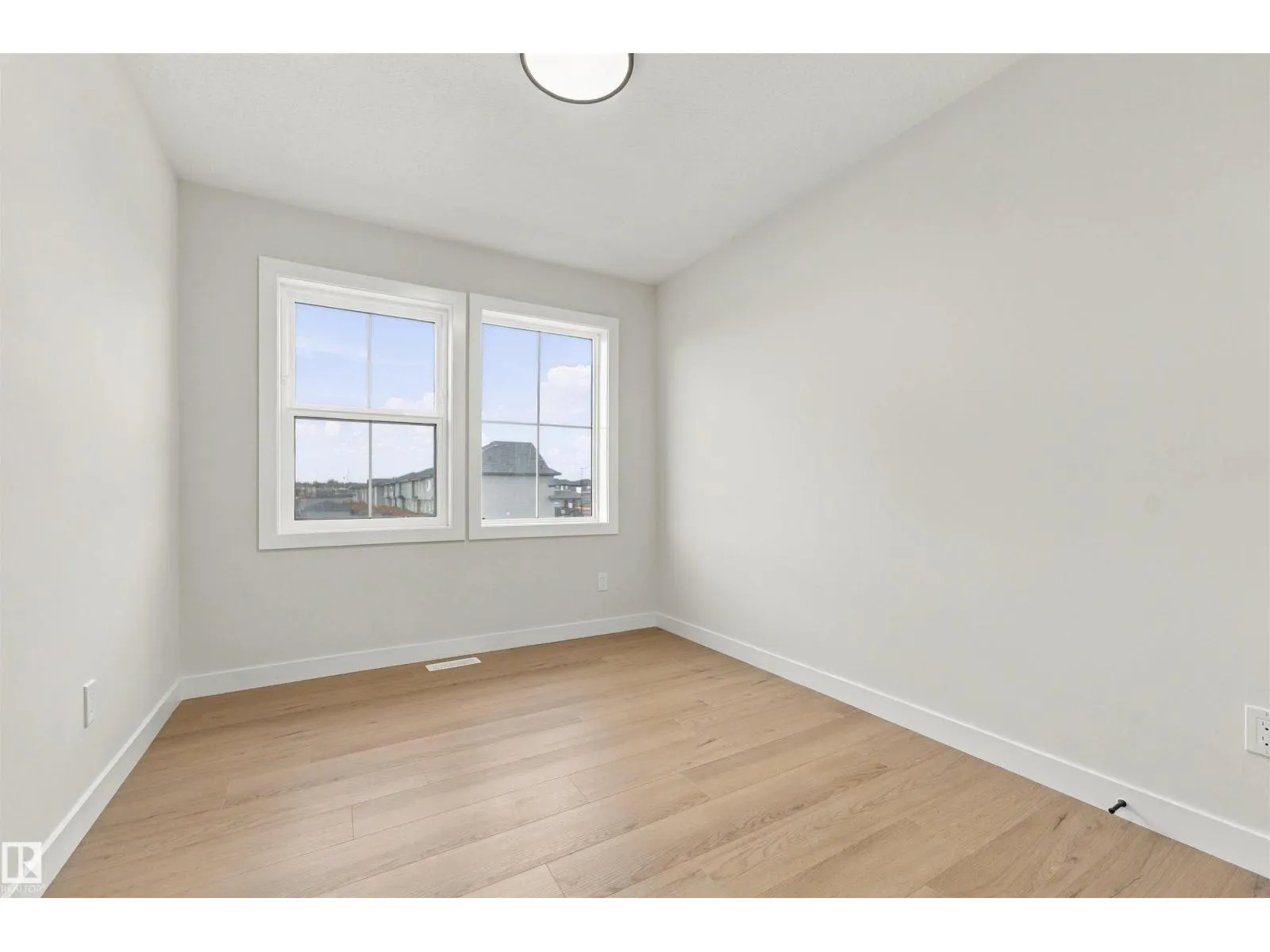 3805 38 Ave