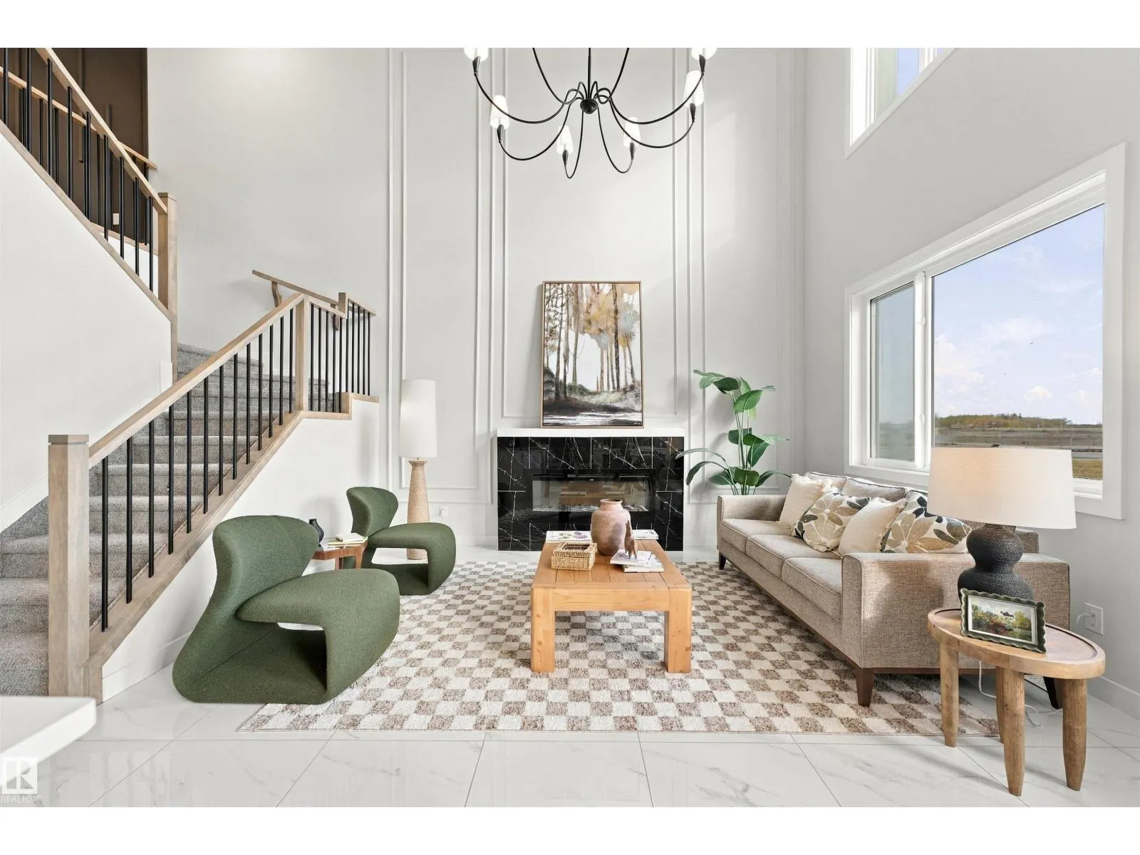 3805 38 Ave