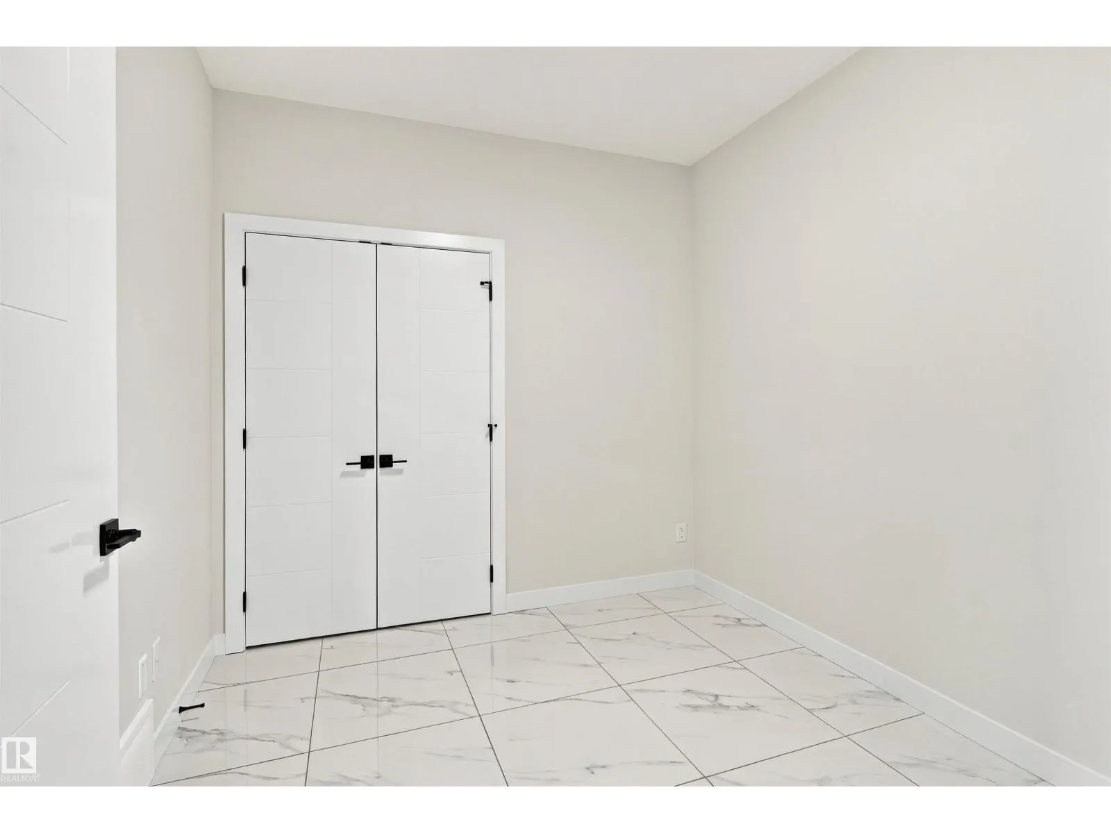 3805 38 Ave