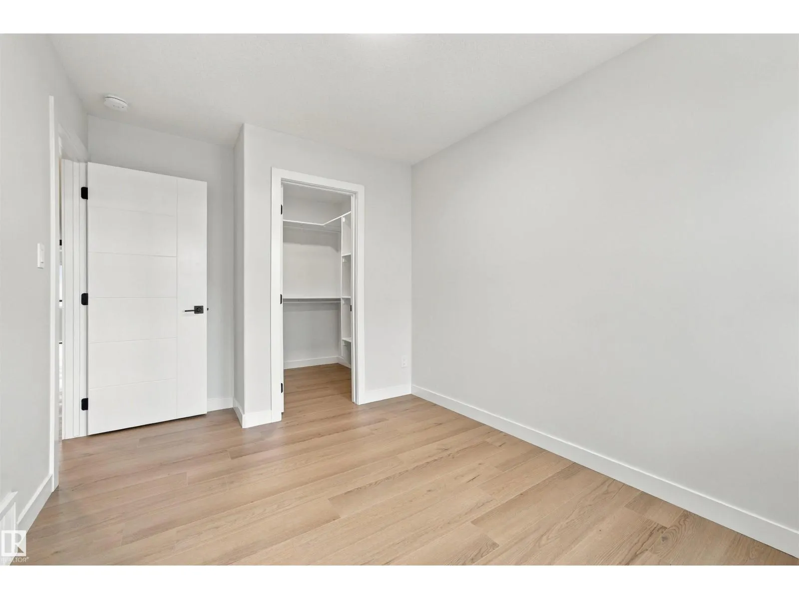 3805 38 Ave