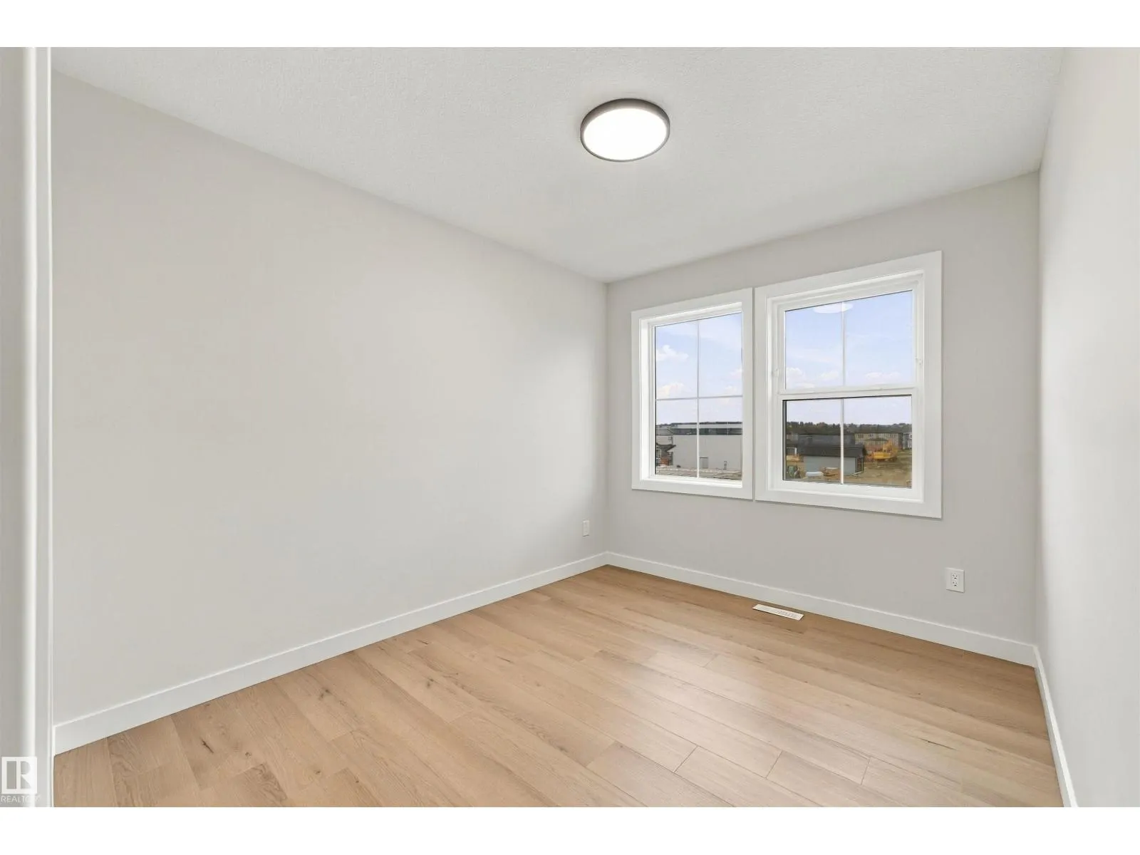 3805 38 Ave
