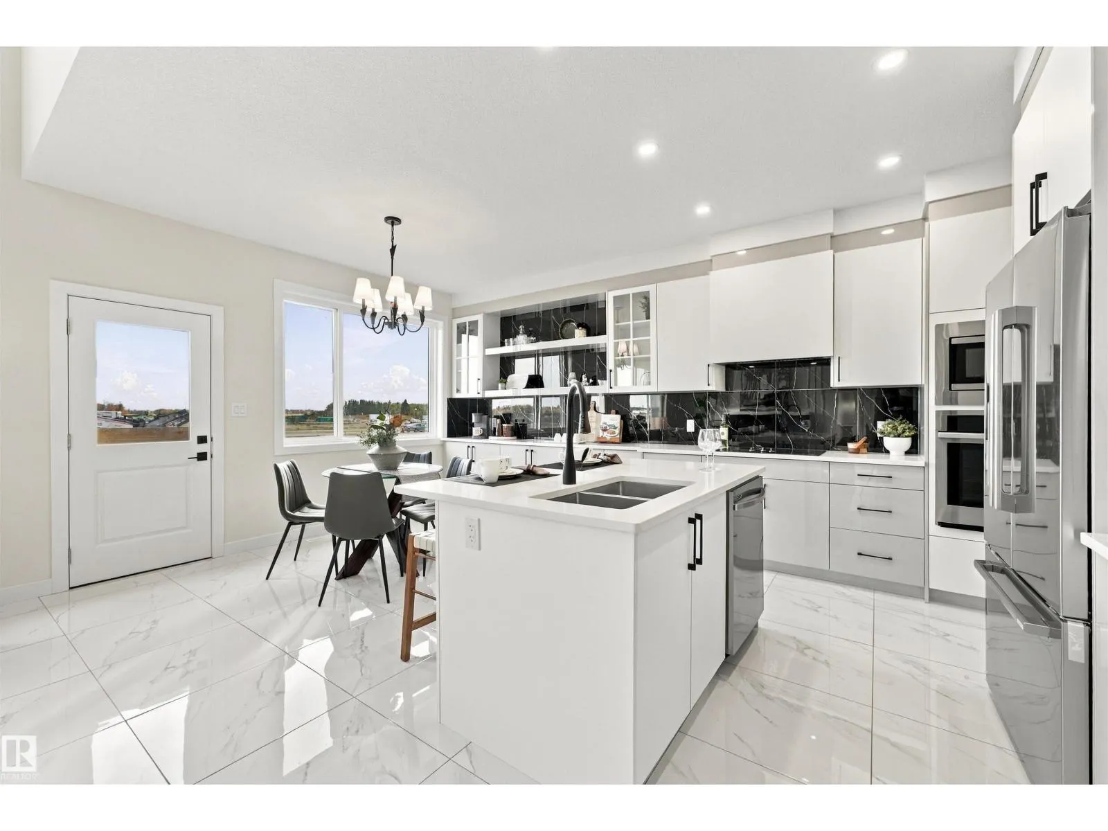 3805 38 Ave