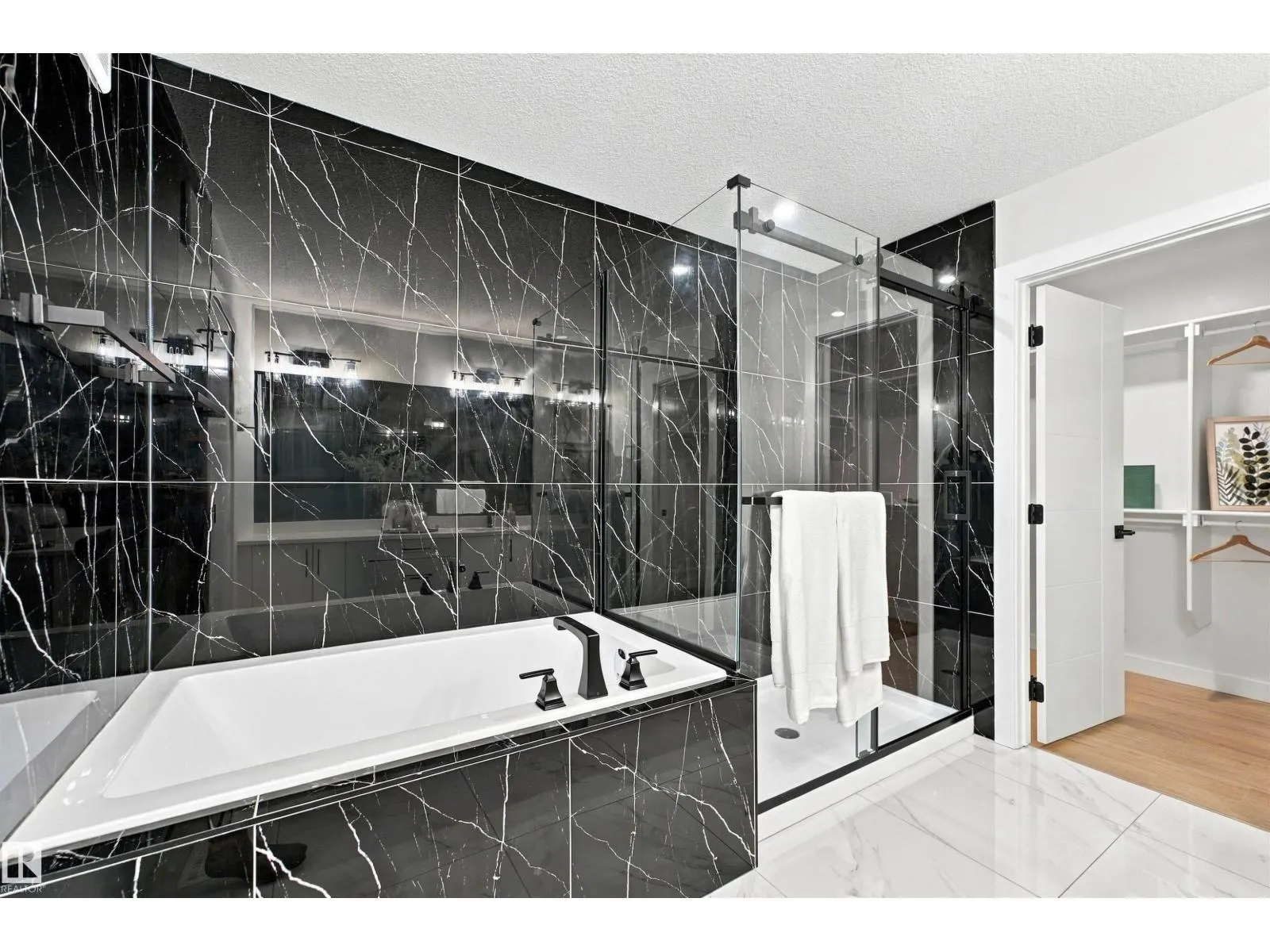 3805 38 Ave