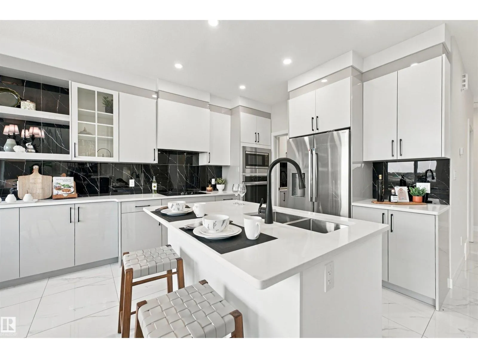 3805 38 Ave