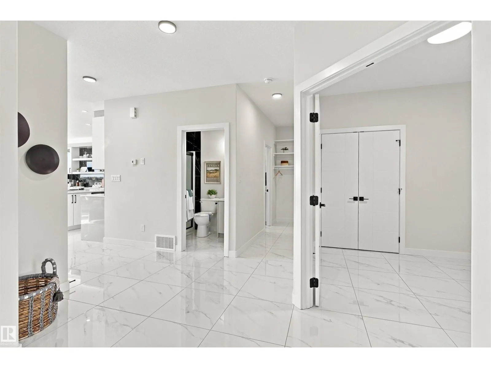 3805 38 Ave