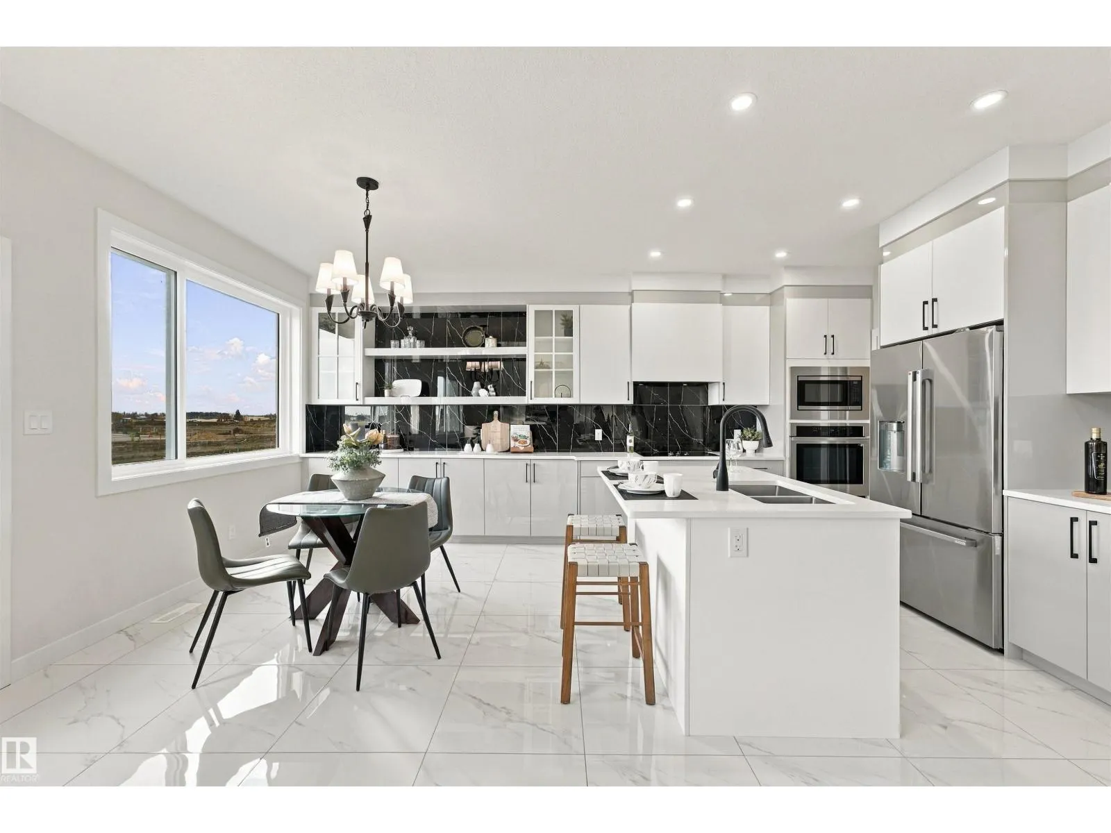 3805 38 Ave