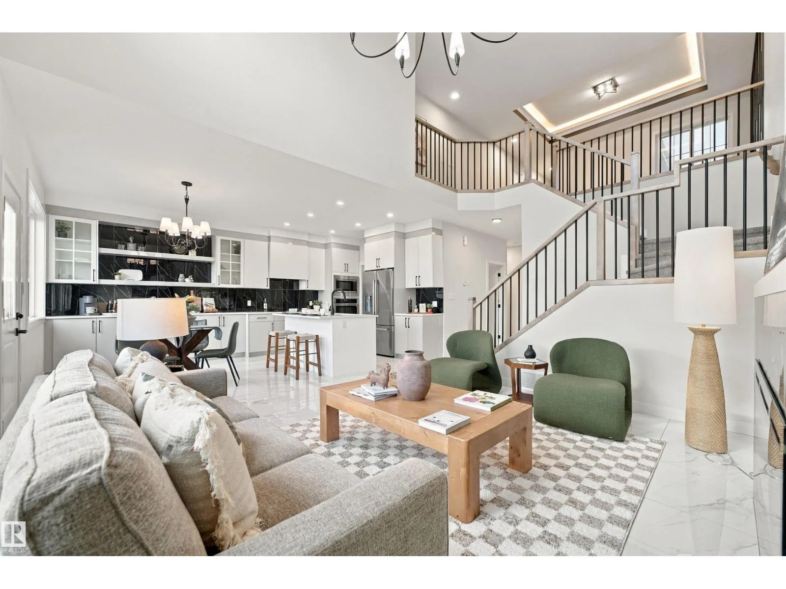 3805 38 Ave