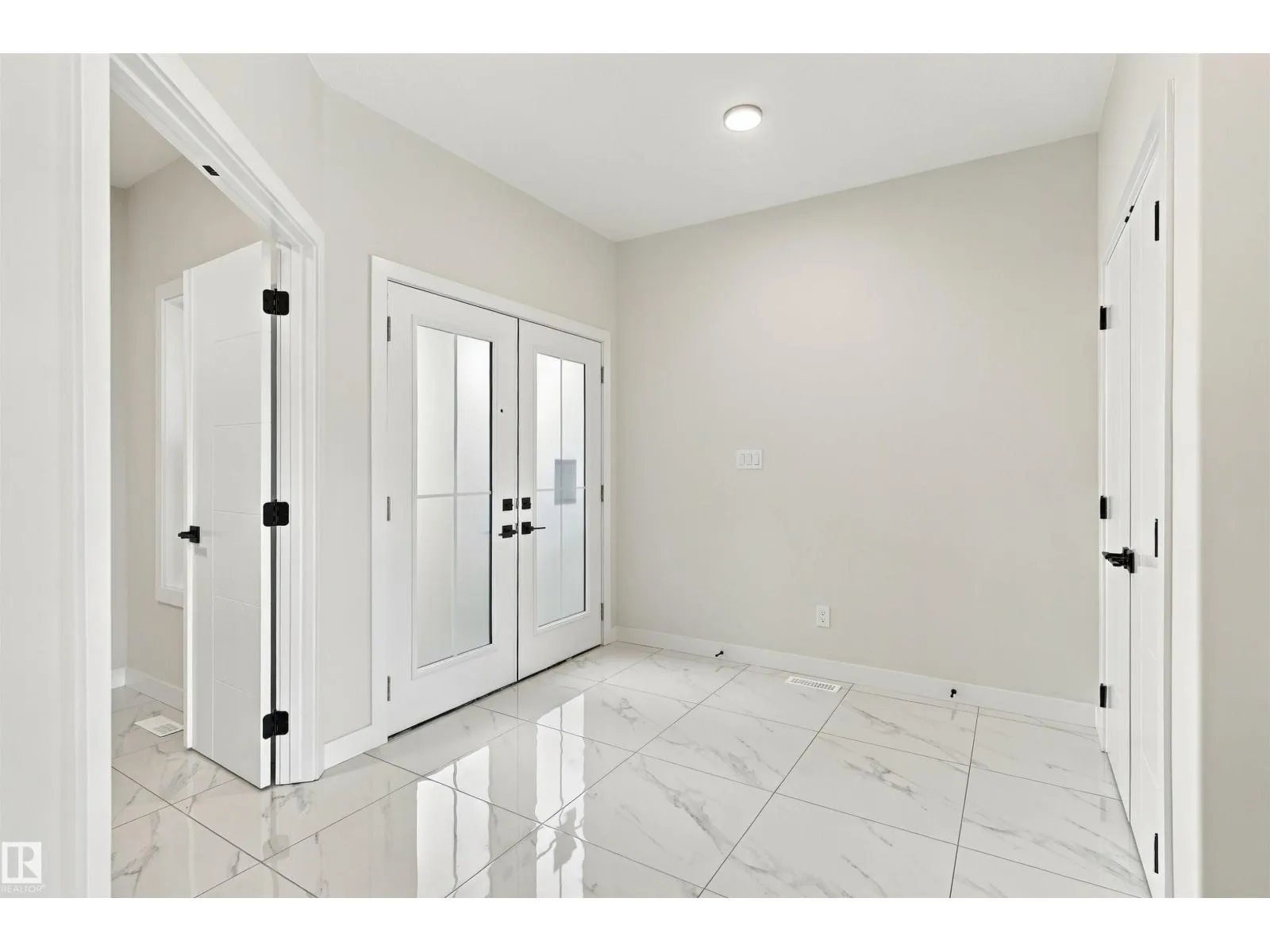 3805 38 Ave