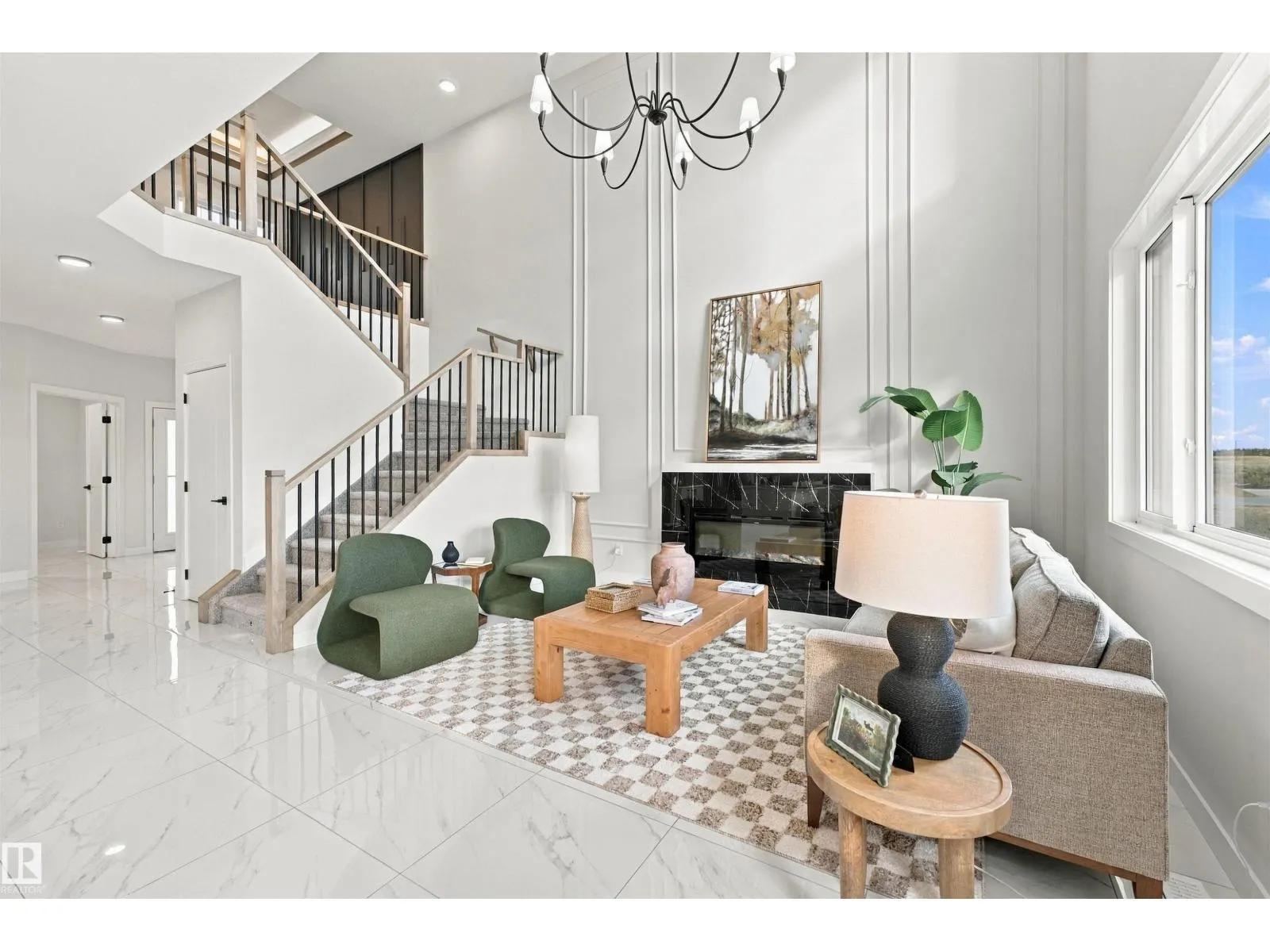 3805 38 Ave