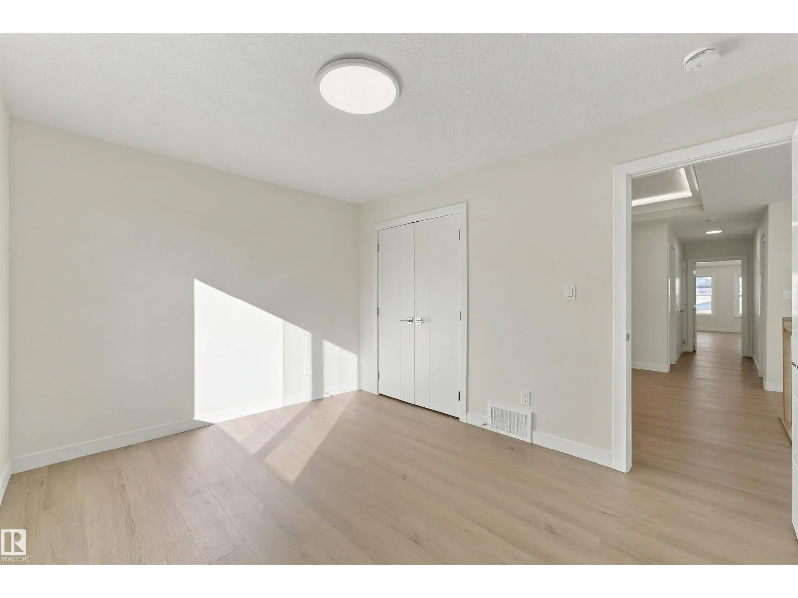 3824 39 St