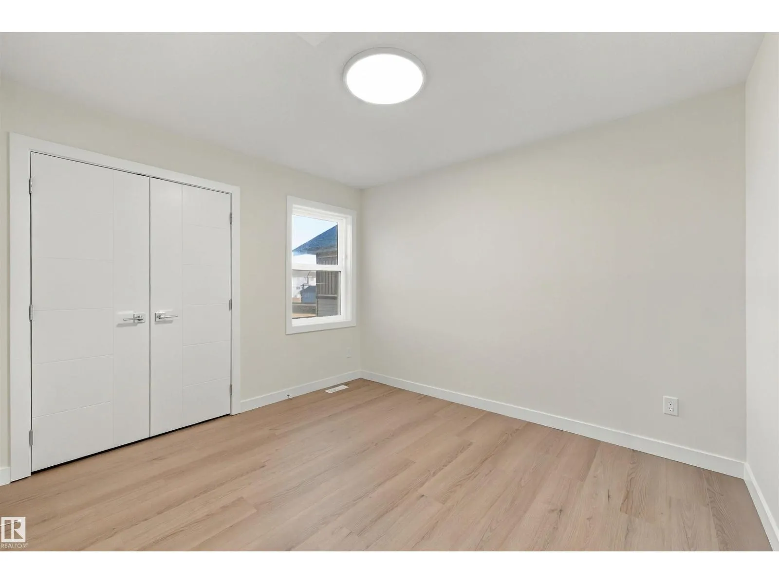 3824 39 St