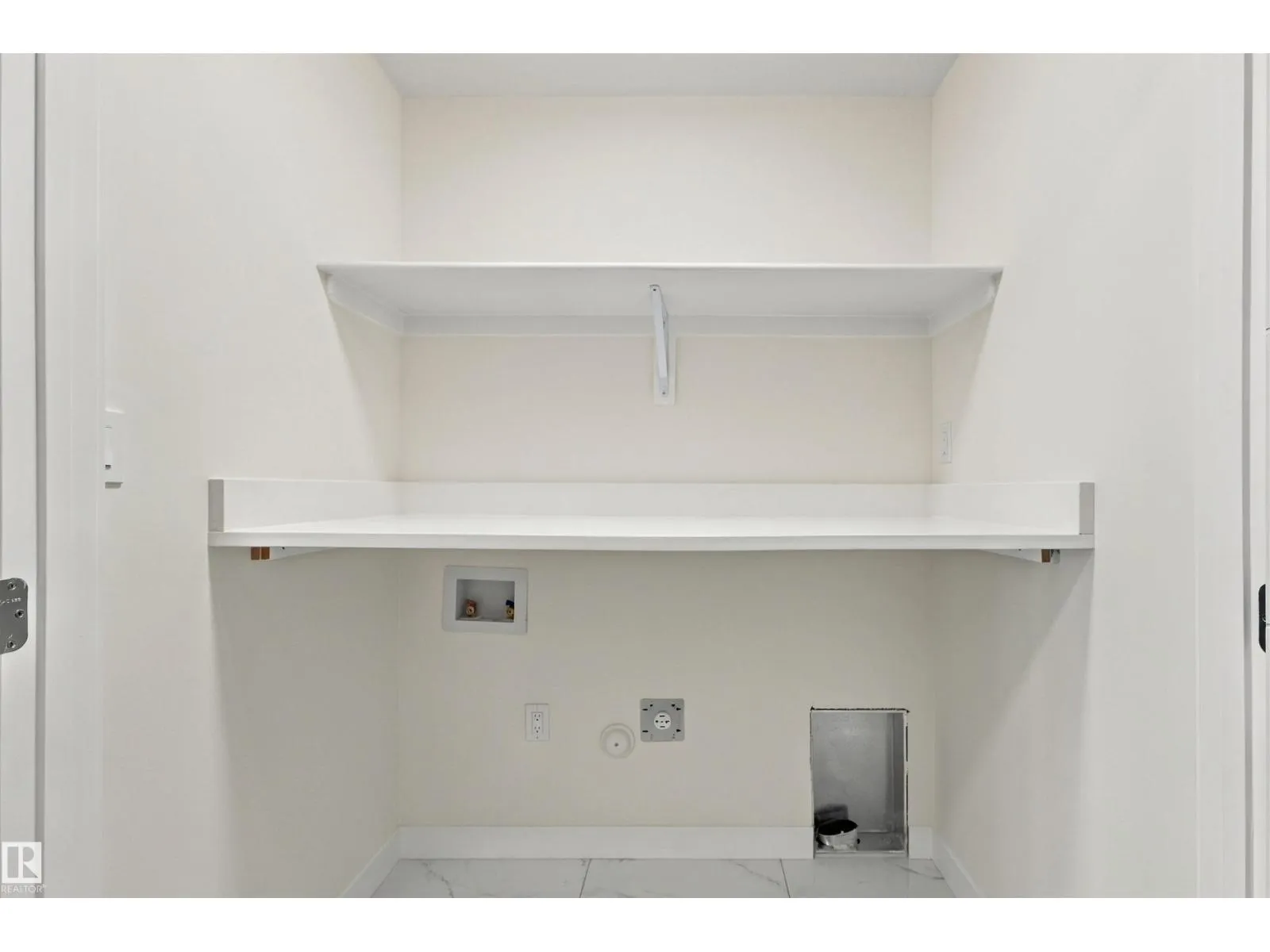 3824 39 St