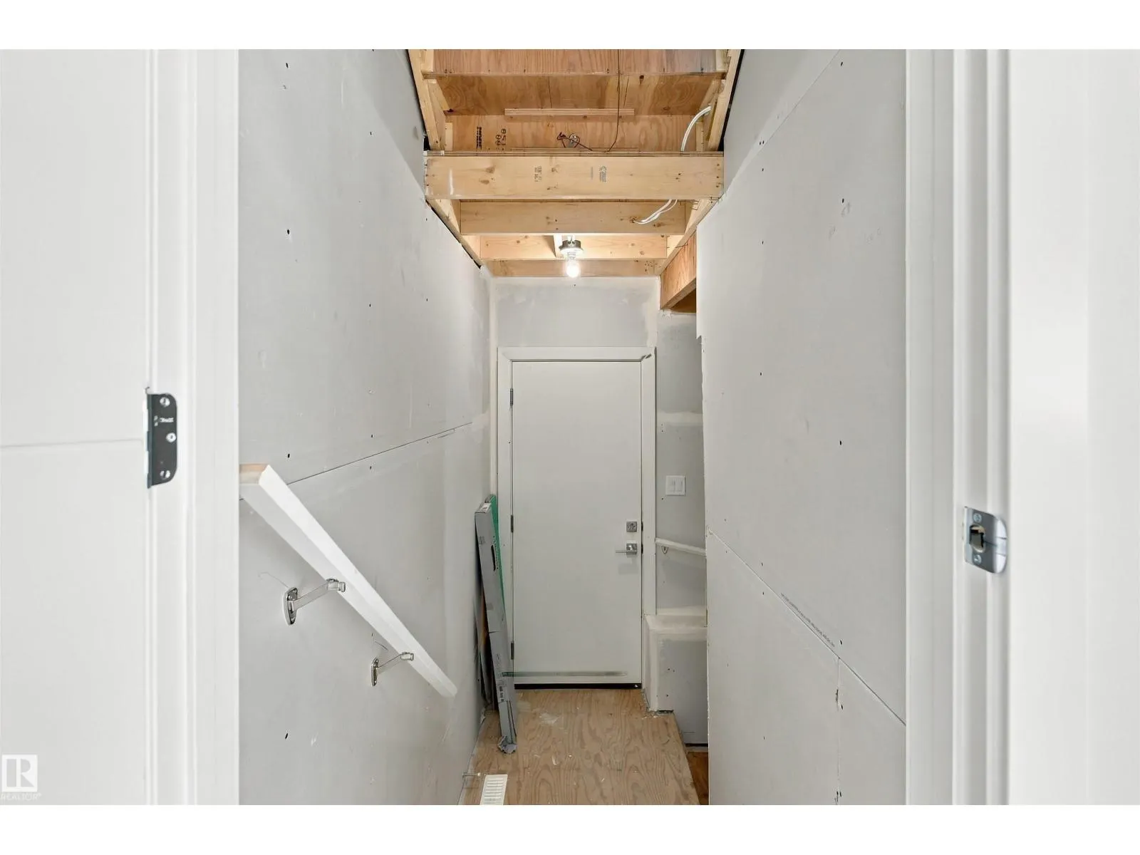 3824 39 St