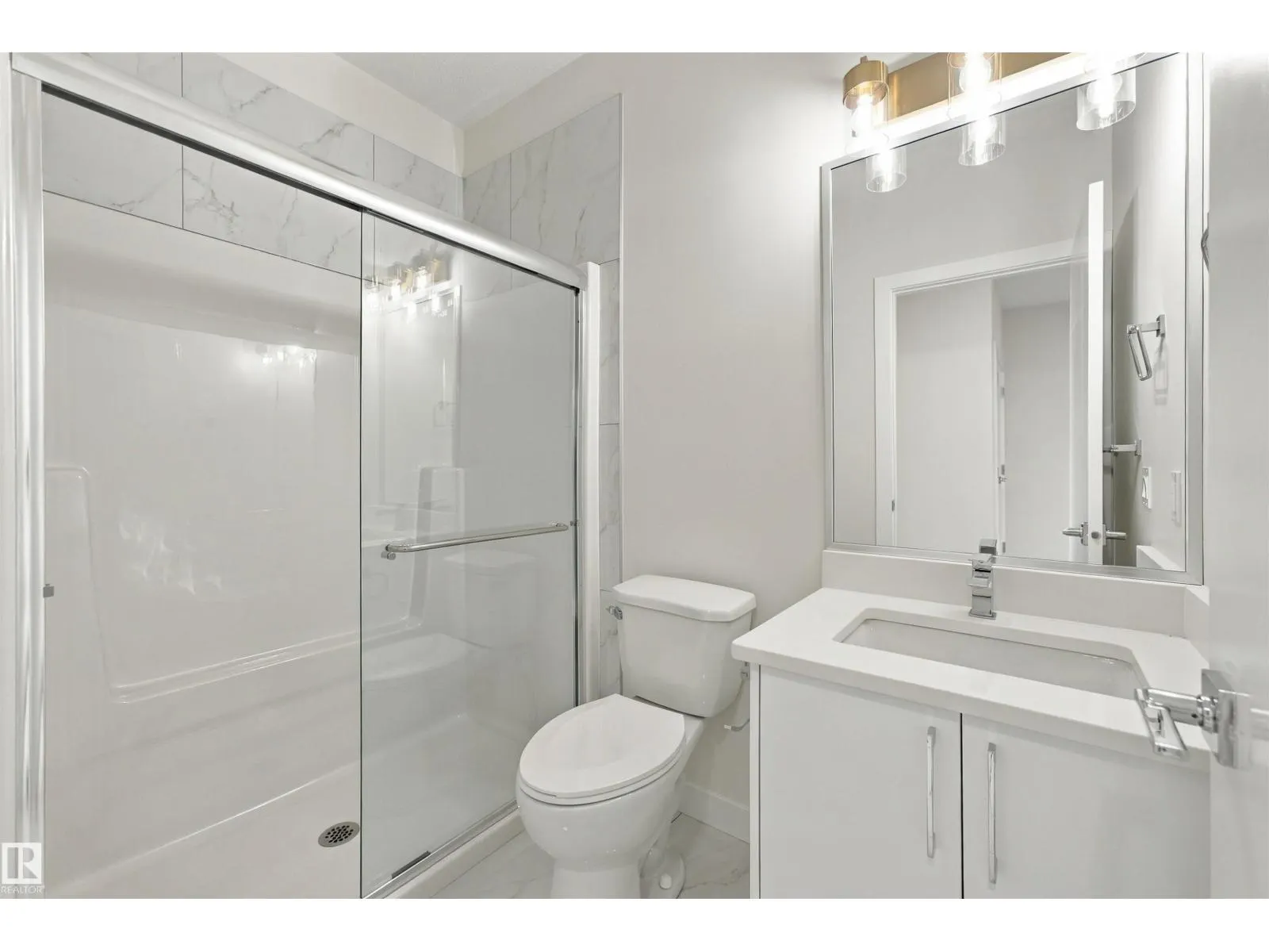 3824 39 St