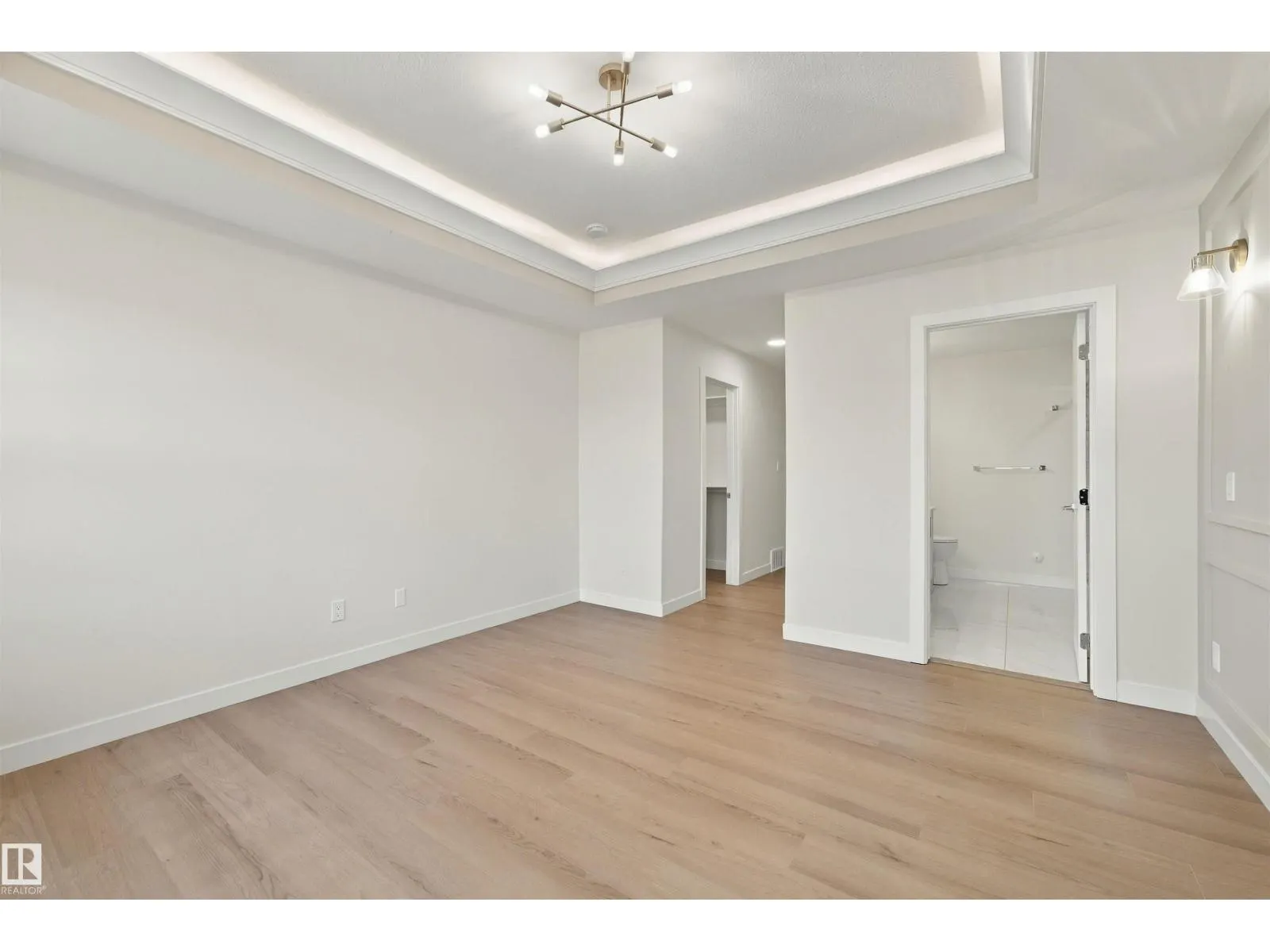 3824 39 St