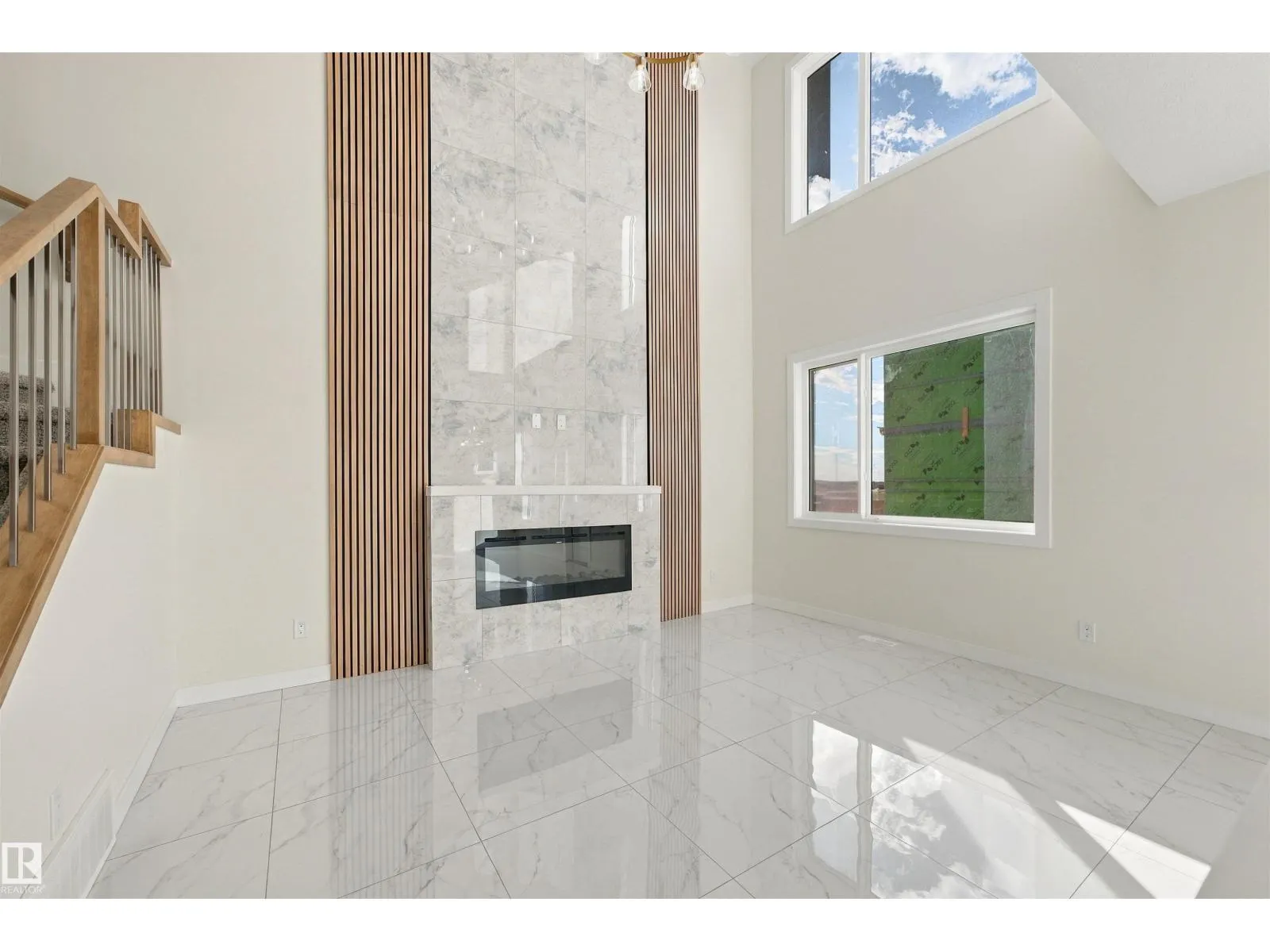 3824 39 St