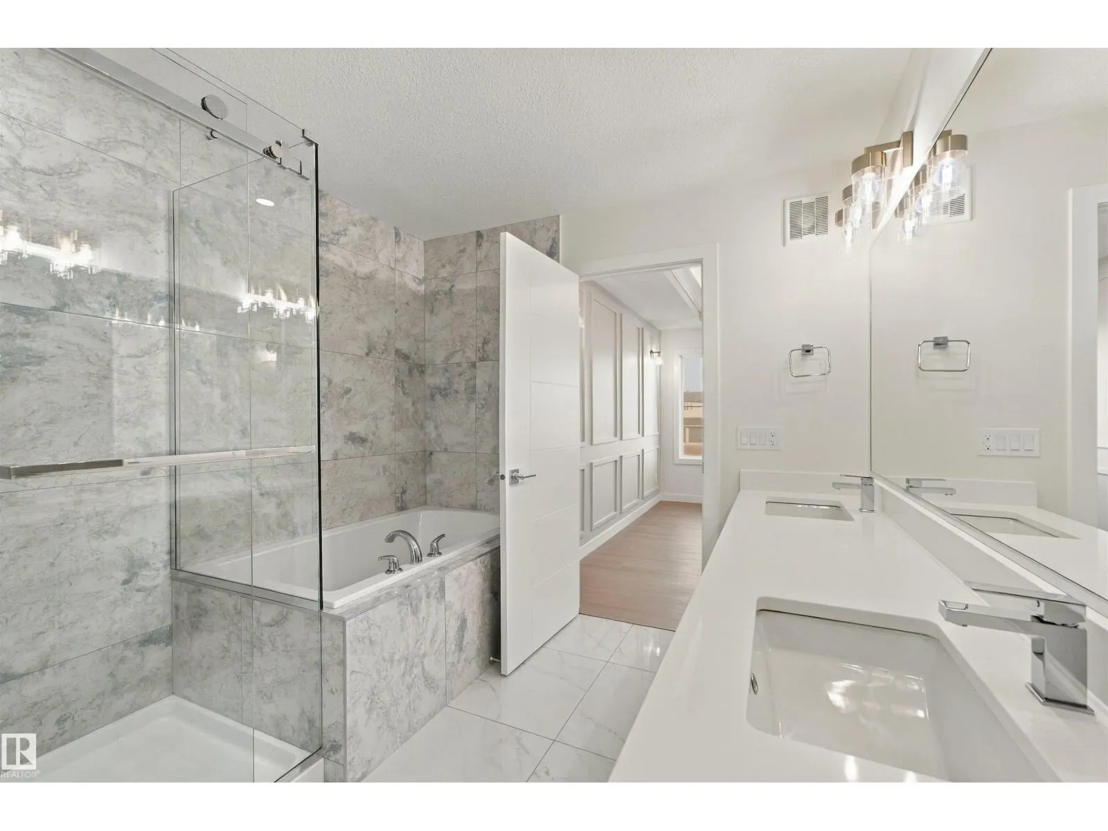 3824 39 St
