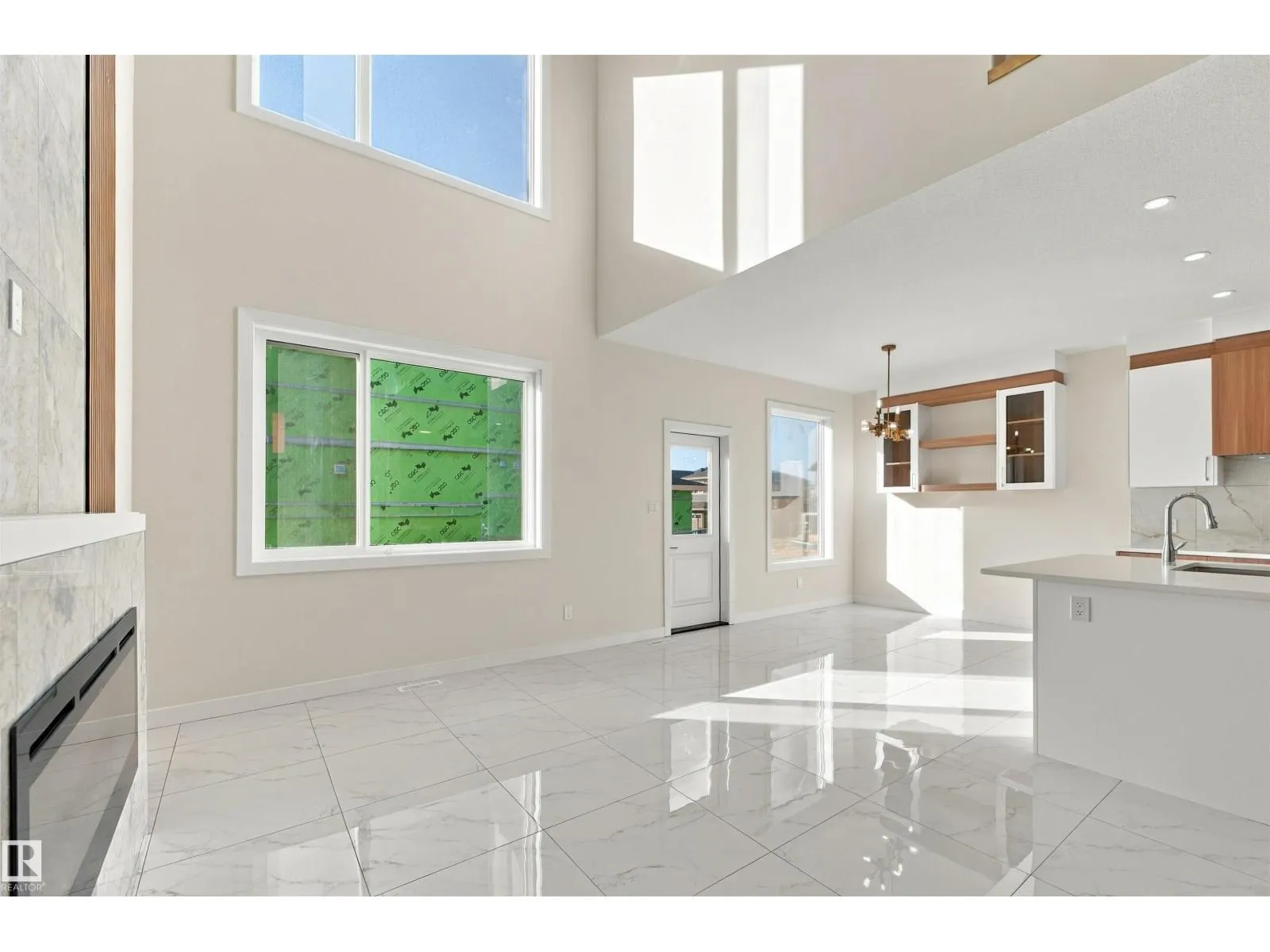 3824 39 St