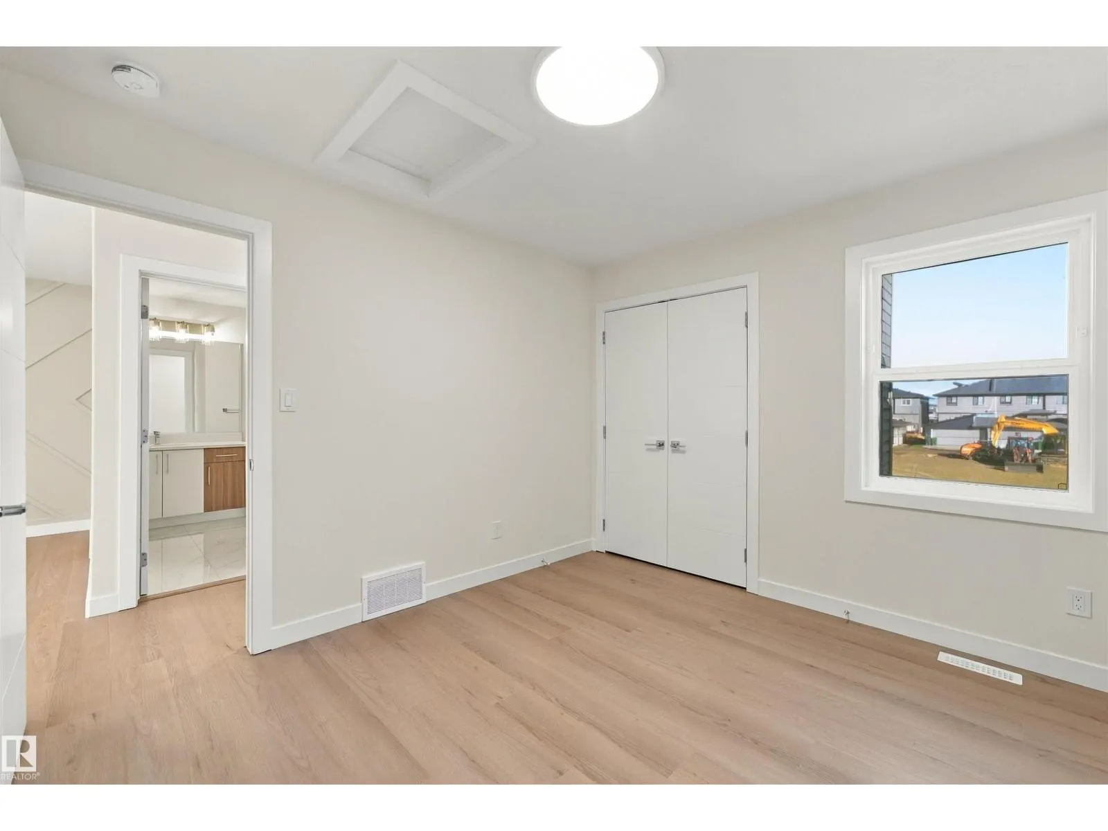 3824 39 St
