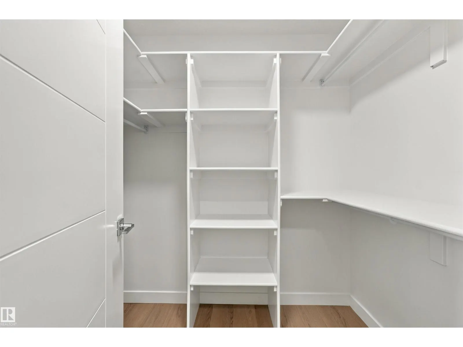 3824 39 St