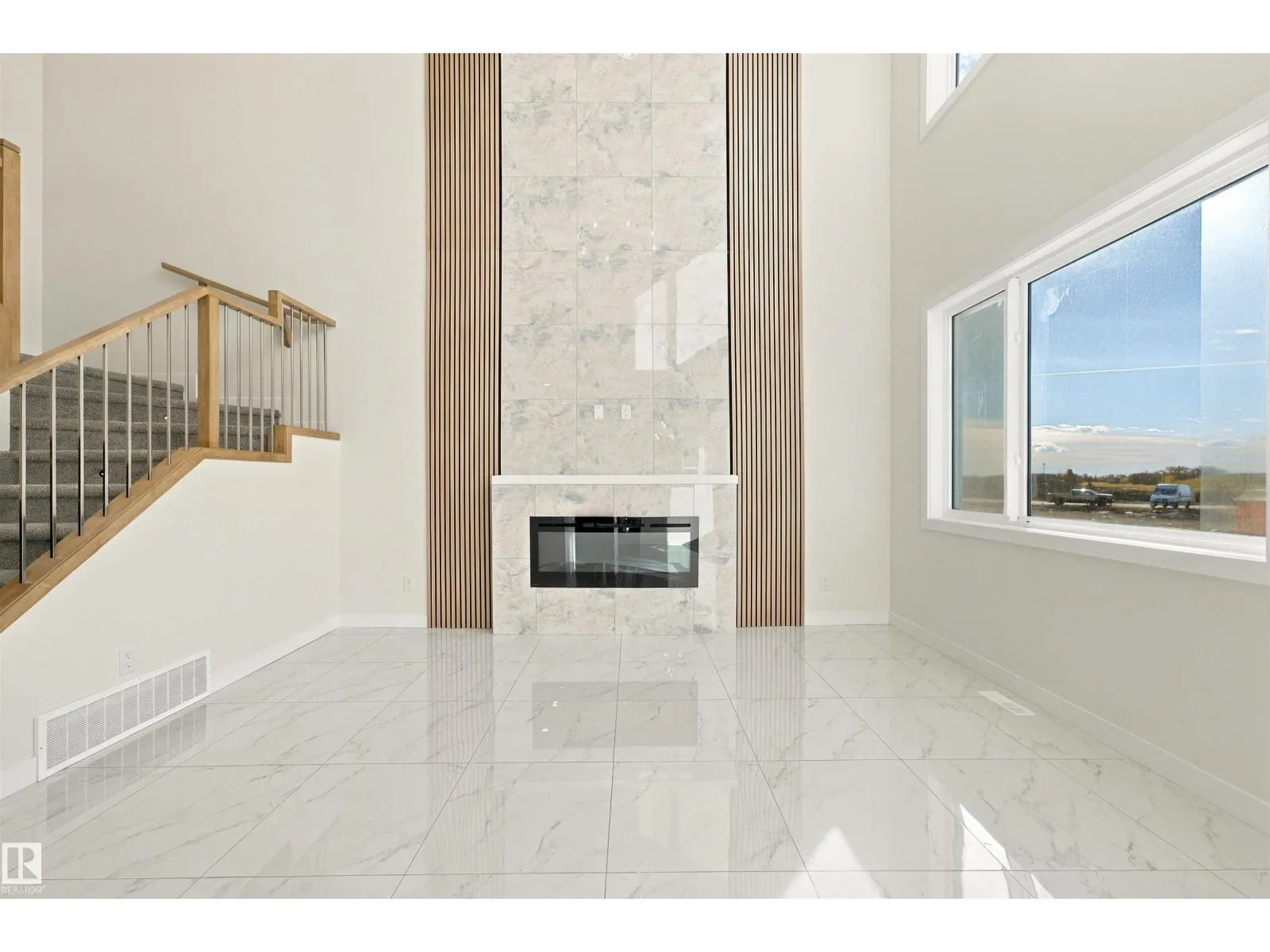 3824 39 St