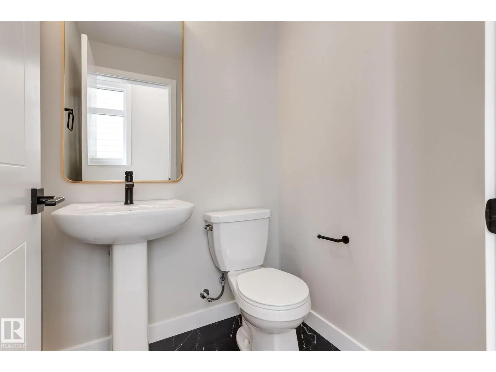 #11 16231 19 AV SW