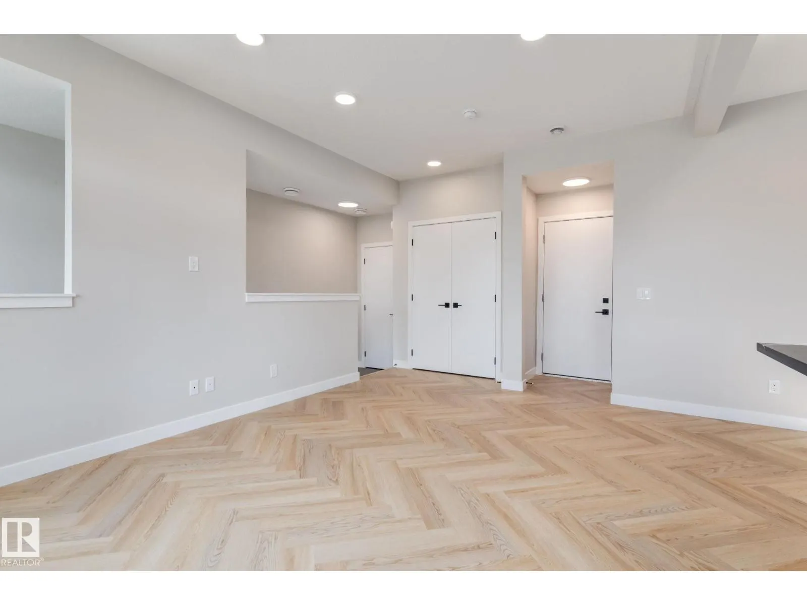 #11 16231 19 AV SW
