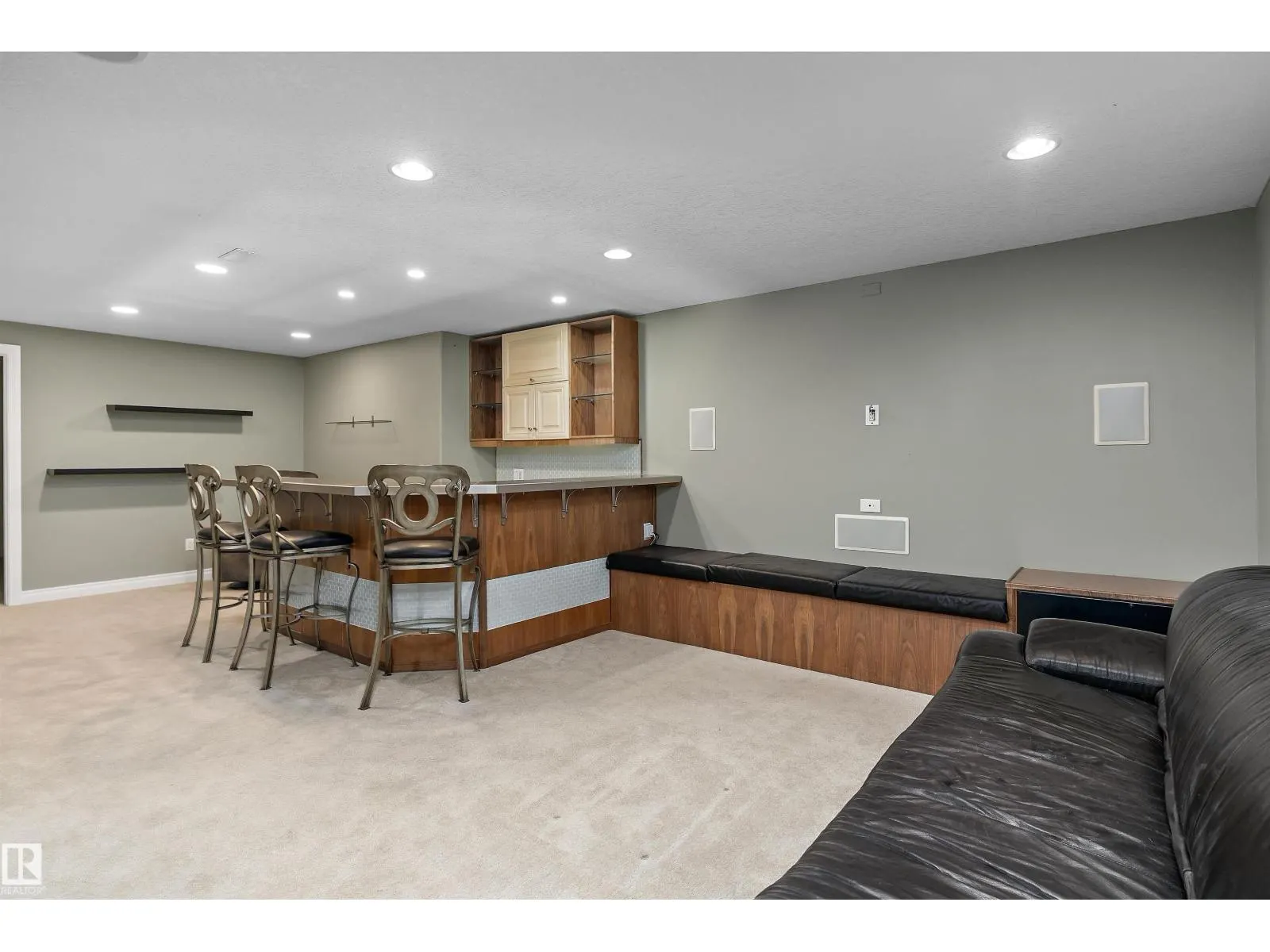 16166 110 A AV NW NW