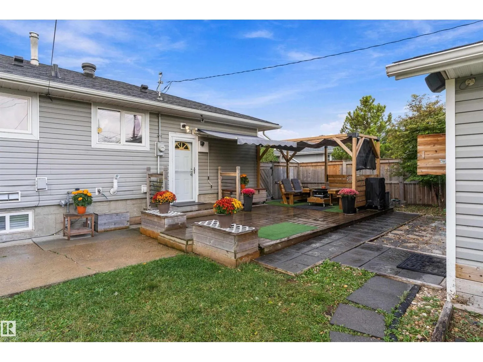 16166 110 A AV NW NW