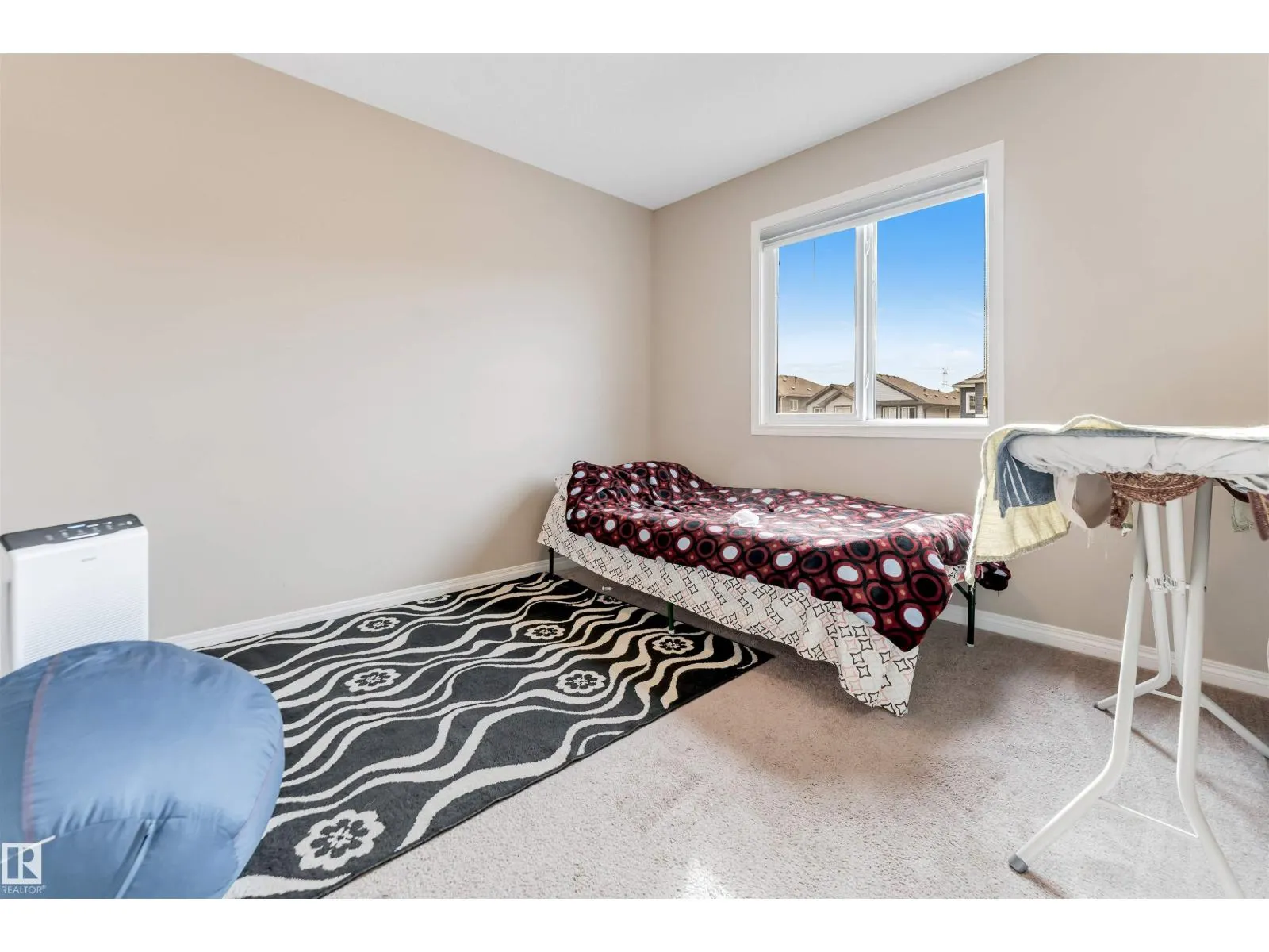 3304 13 AV NW