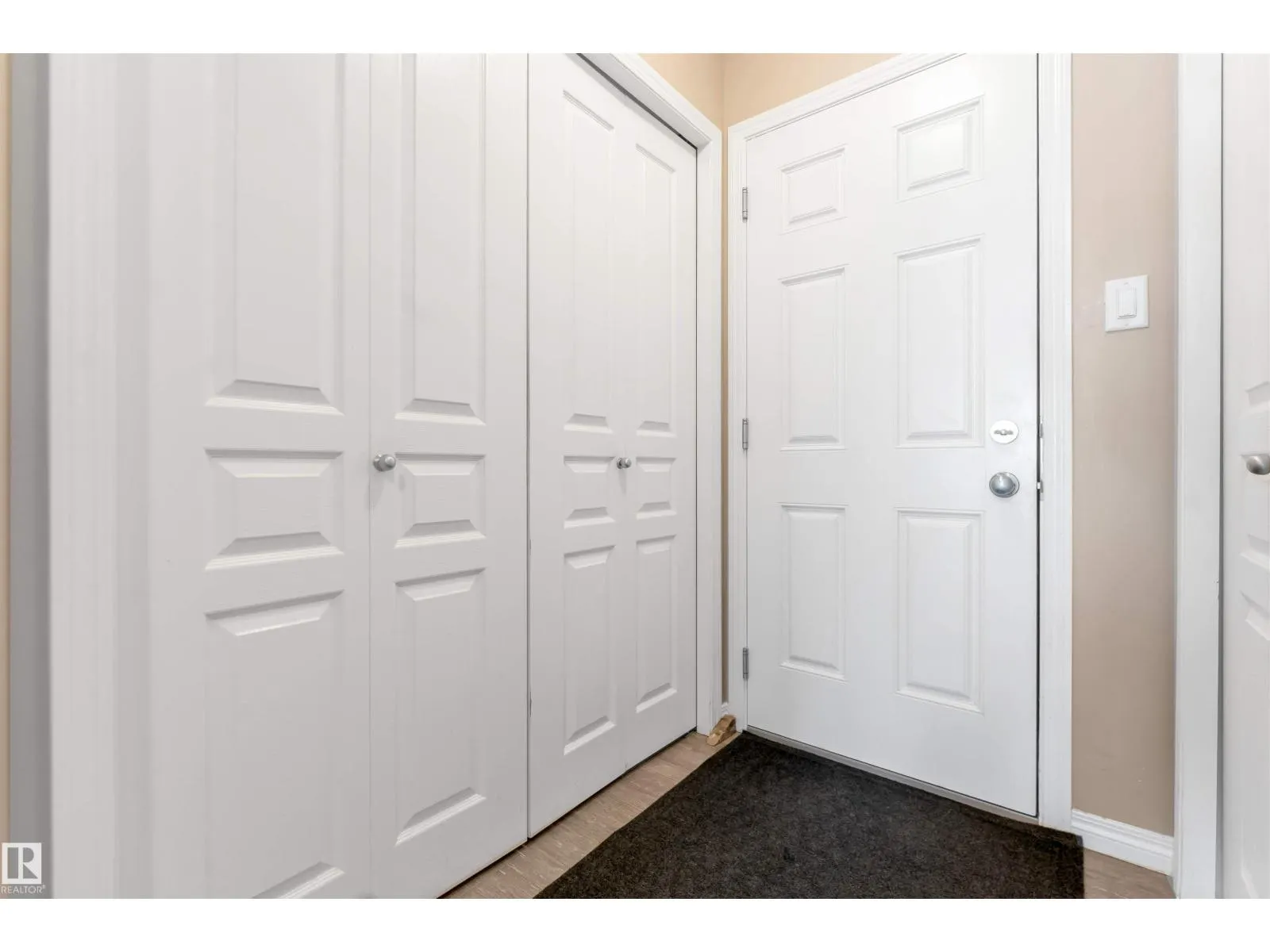 3304 13 AV NW