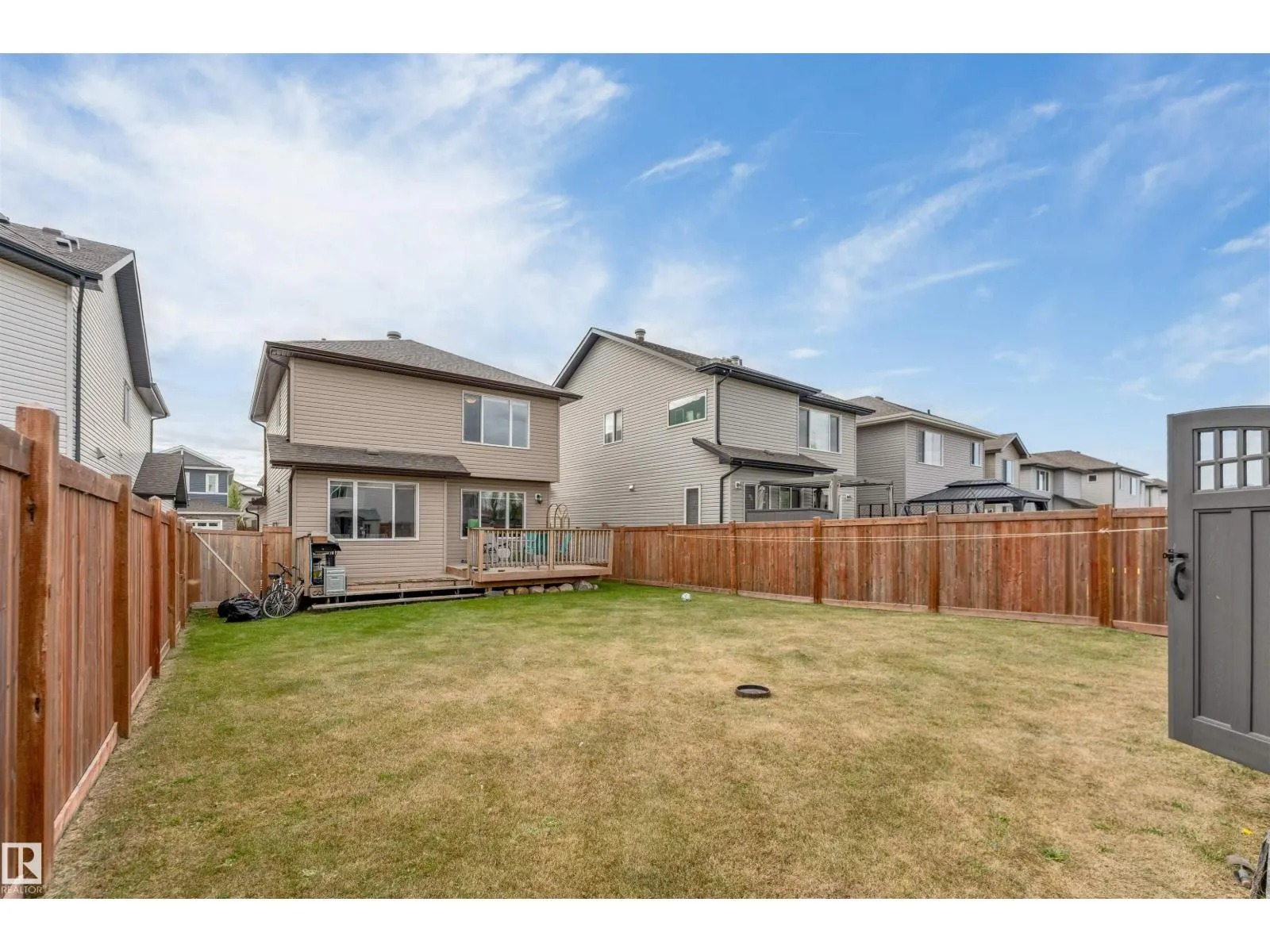 3304 13 AV NW