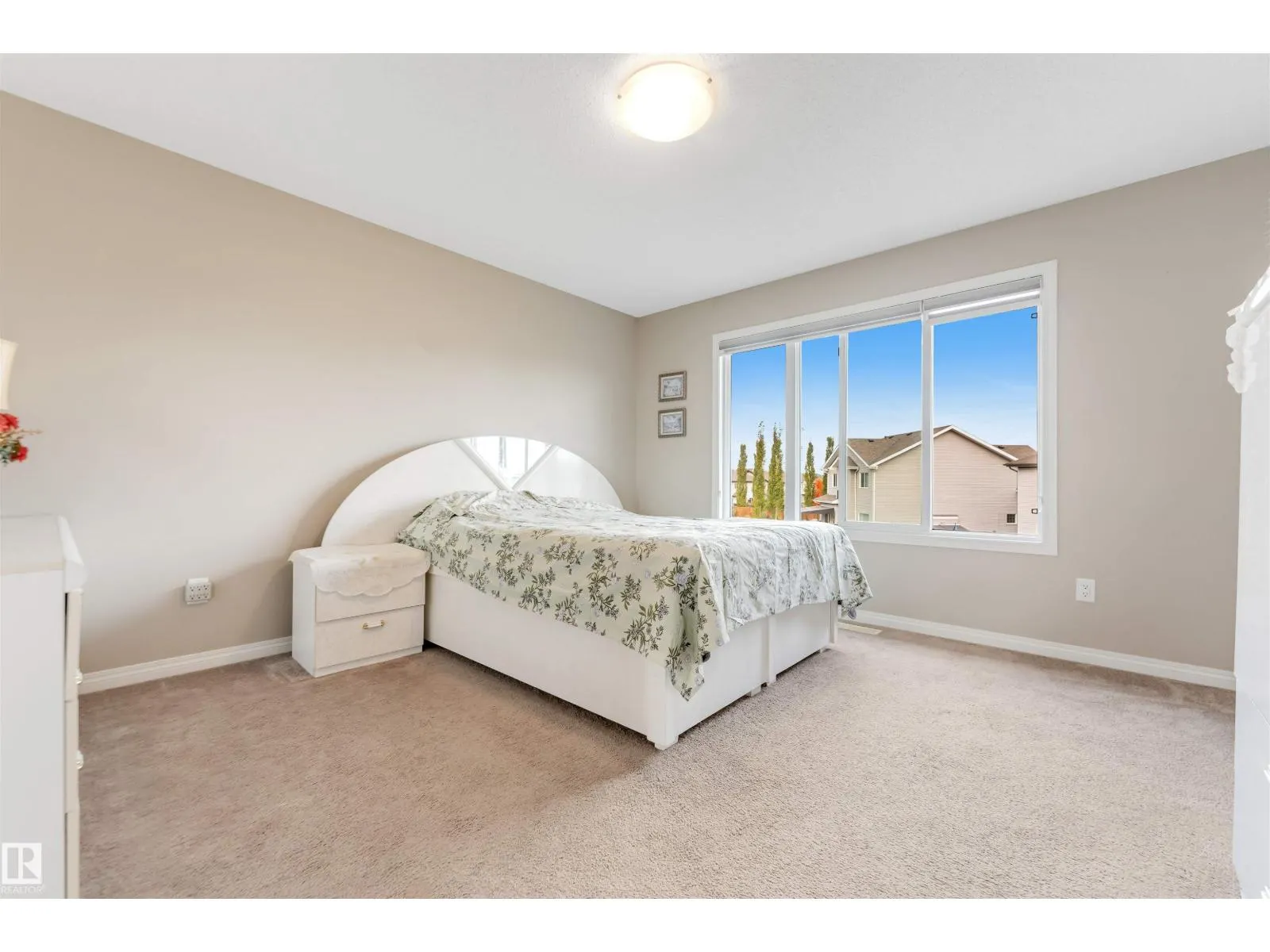 3304 13 AV NW
