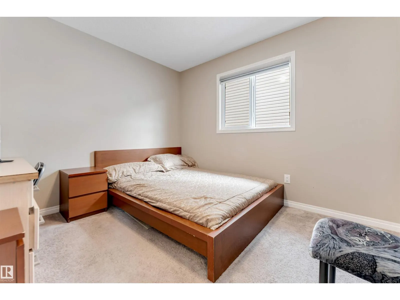 3304 13 AV NW