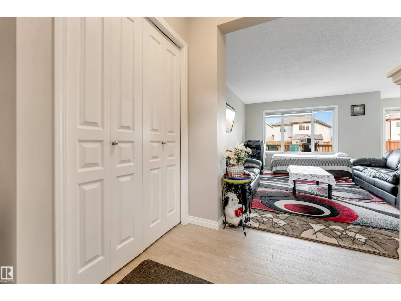 3304 13 AV NW