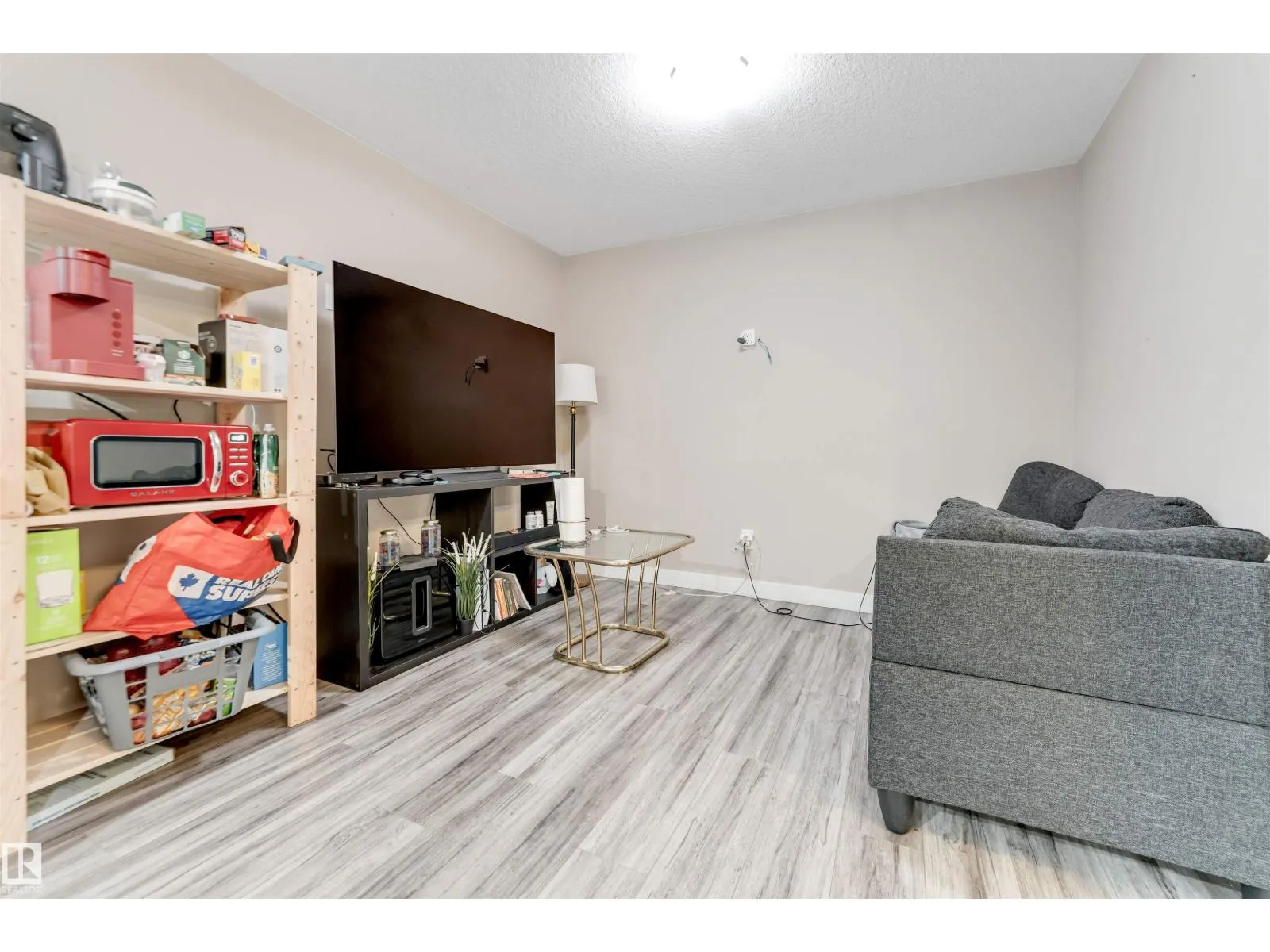 3304 13 AV NW