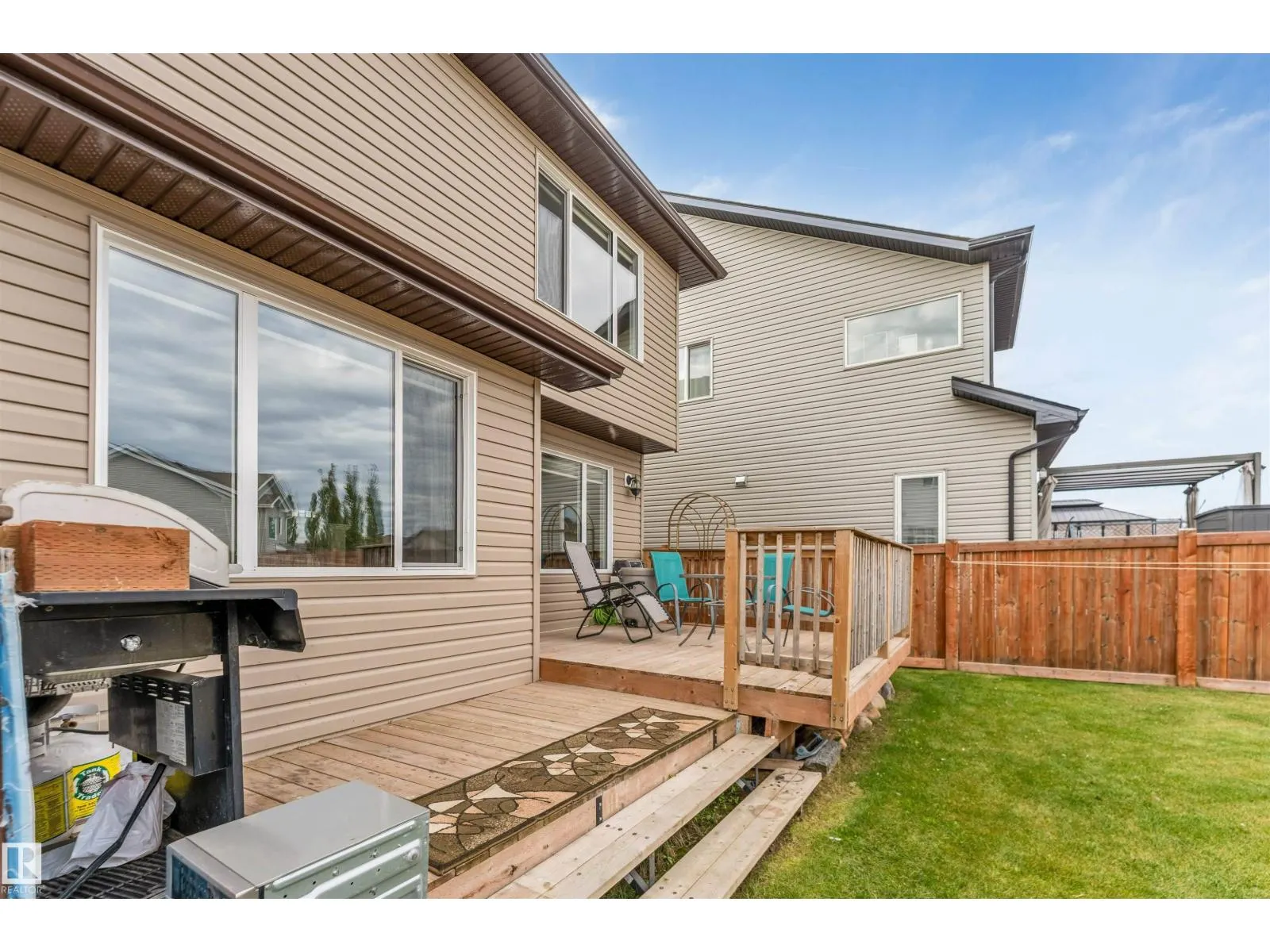 3304 13 AV NW