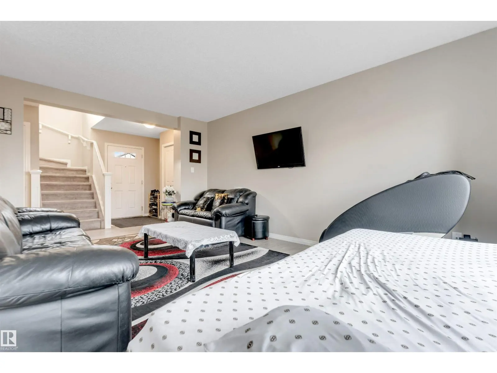 3304 13 AV NW
