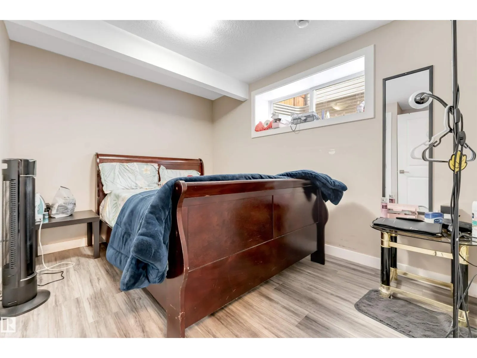 3304 13 AV NW