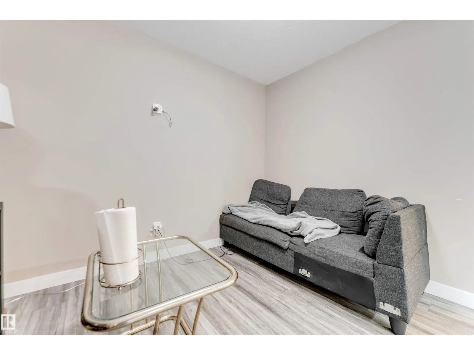 3304 13 AV NW