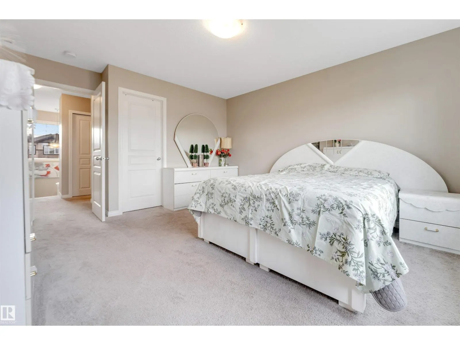 3304 13 AV NW