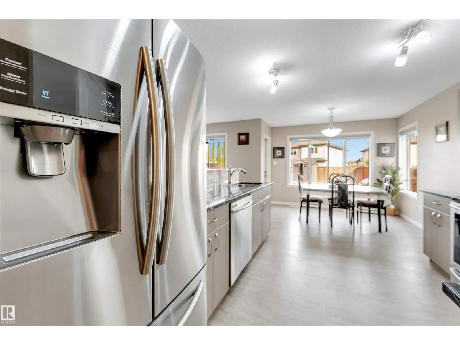 3304 13 AV NW
