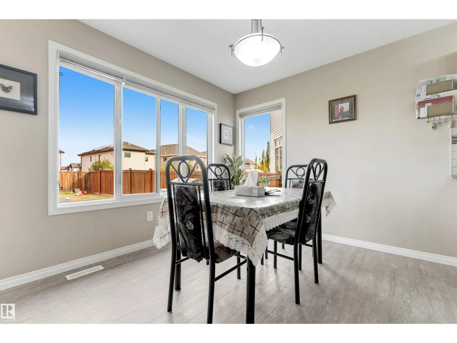 3304 13 AV NW