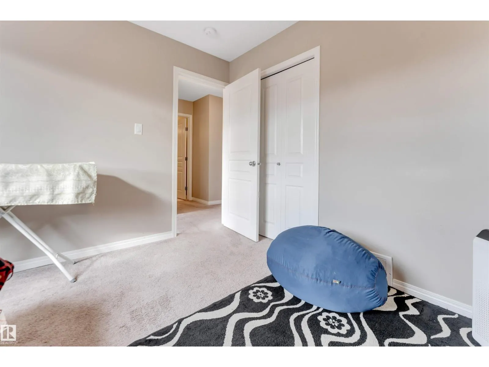3304 13 AV NW