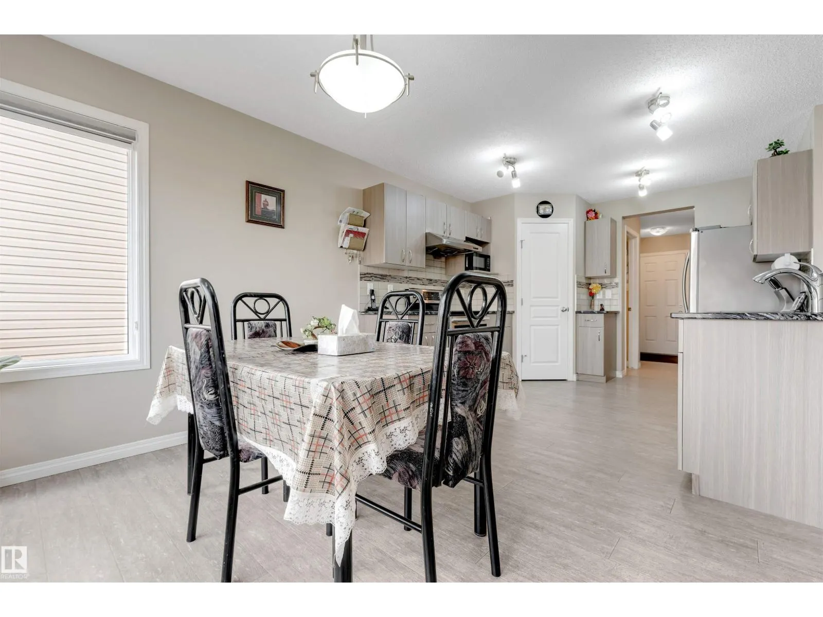 3304 13 AV NW