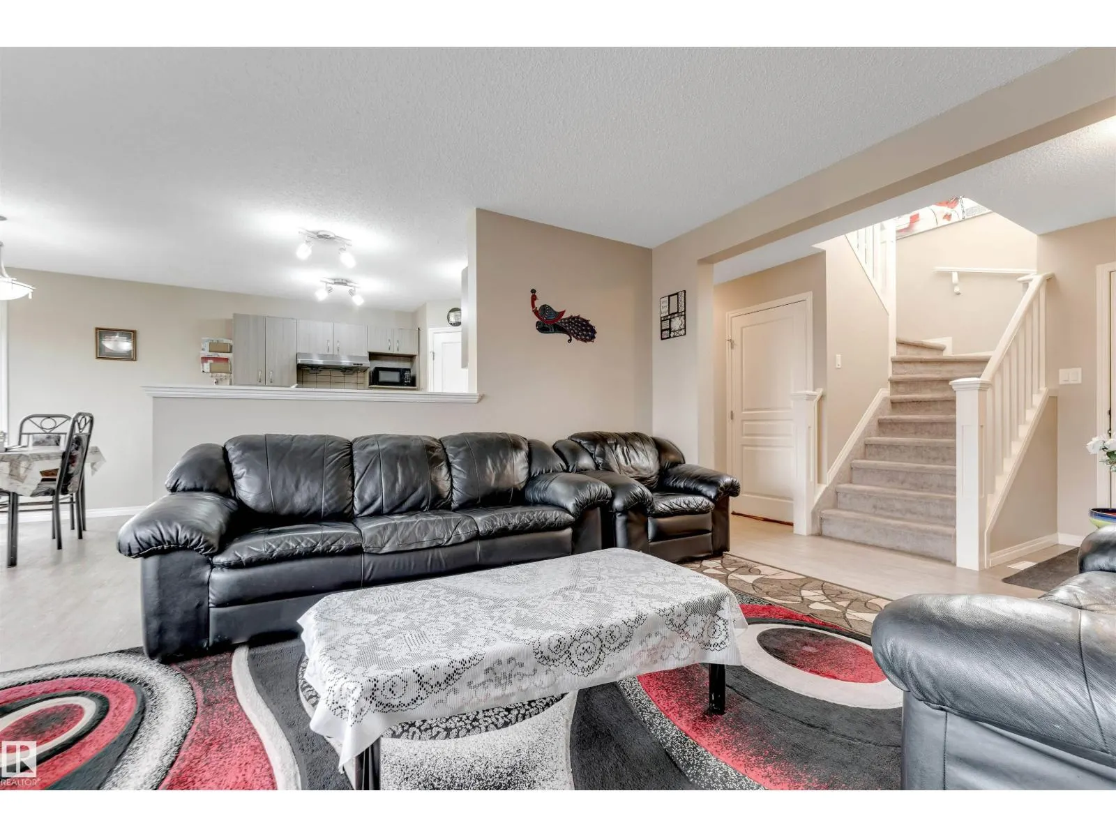 3304 13 AV NW